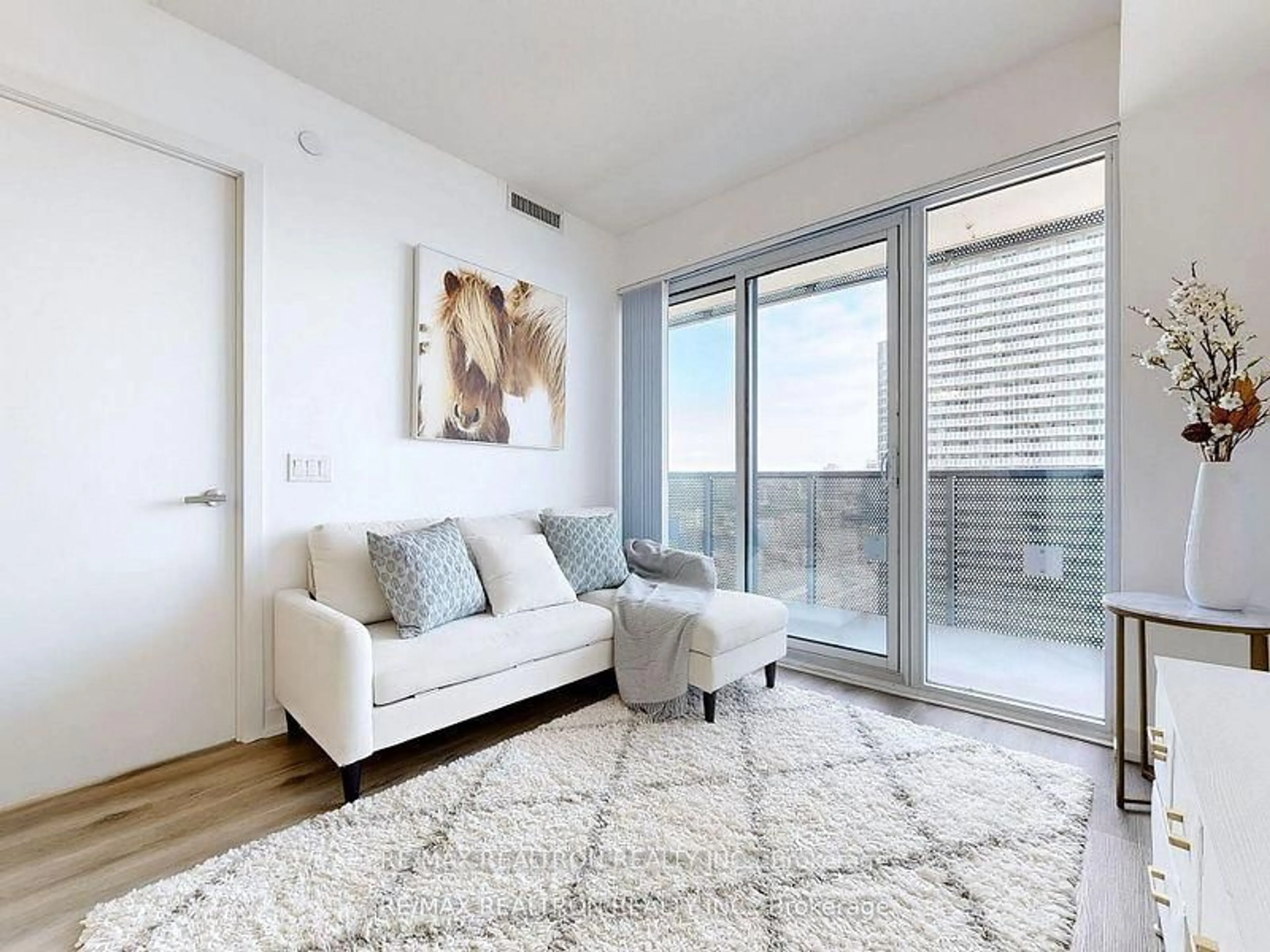 Living room with furniture, carpet floor for 138 Downes St #2906, Toronto Ontario M5E 0E4