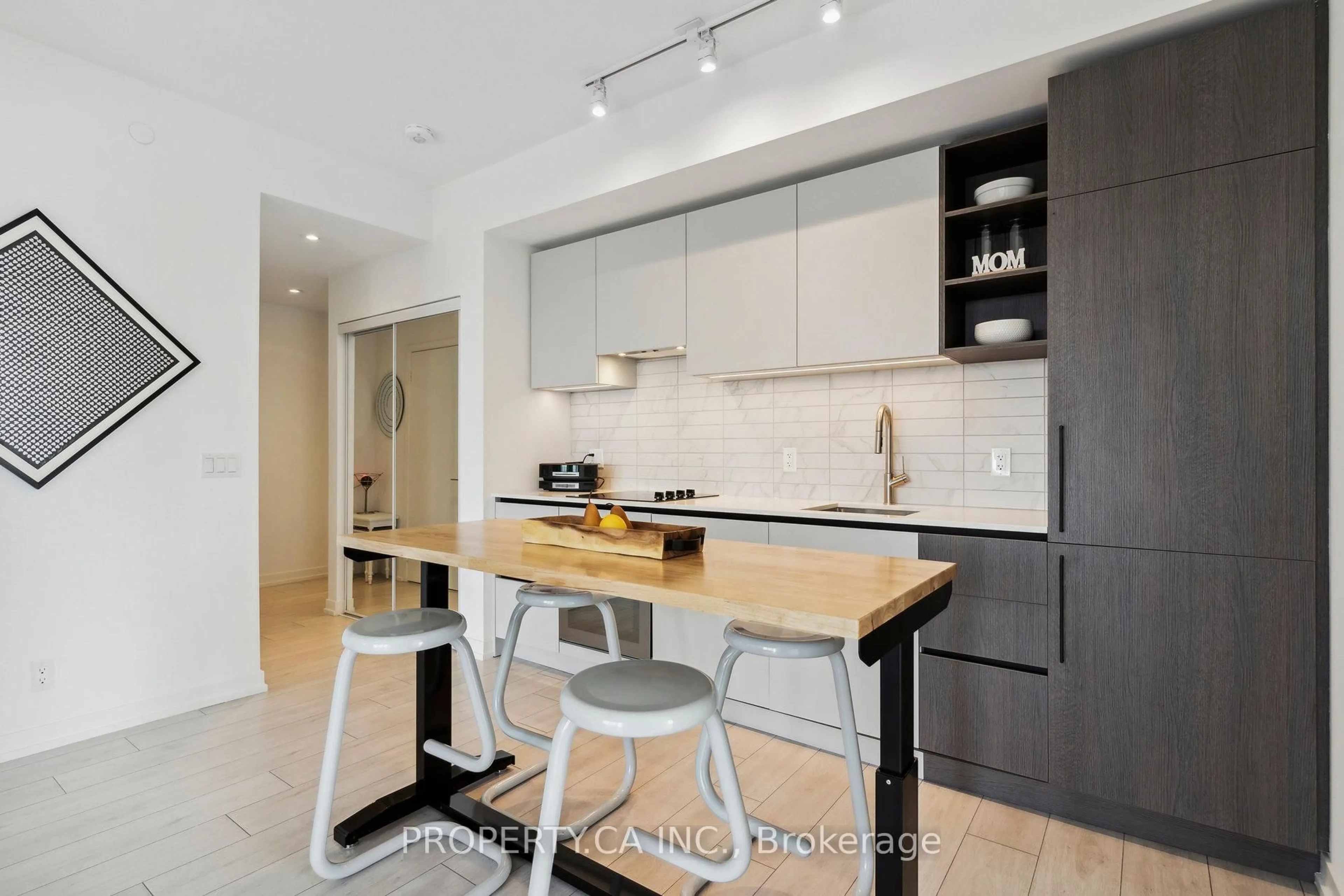 Unknown for 55 Mercer St #4102, Toronto Ontario M5V 0W4