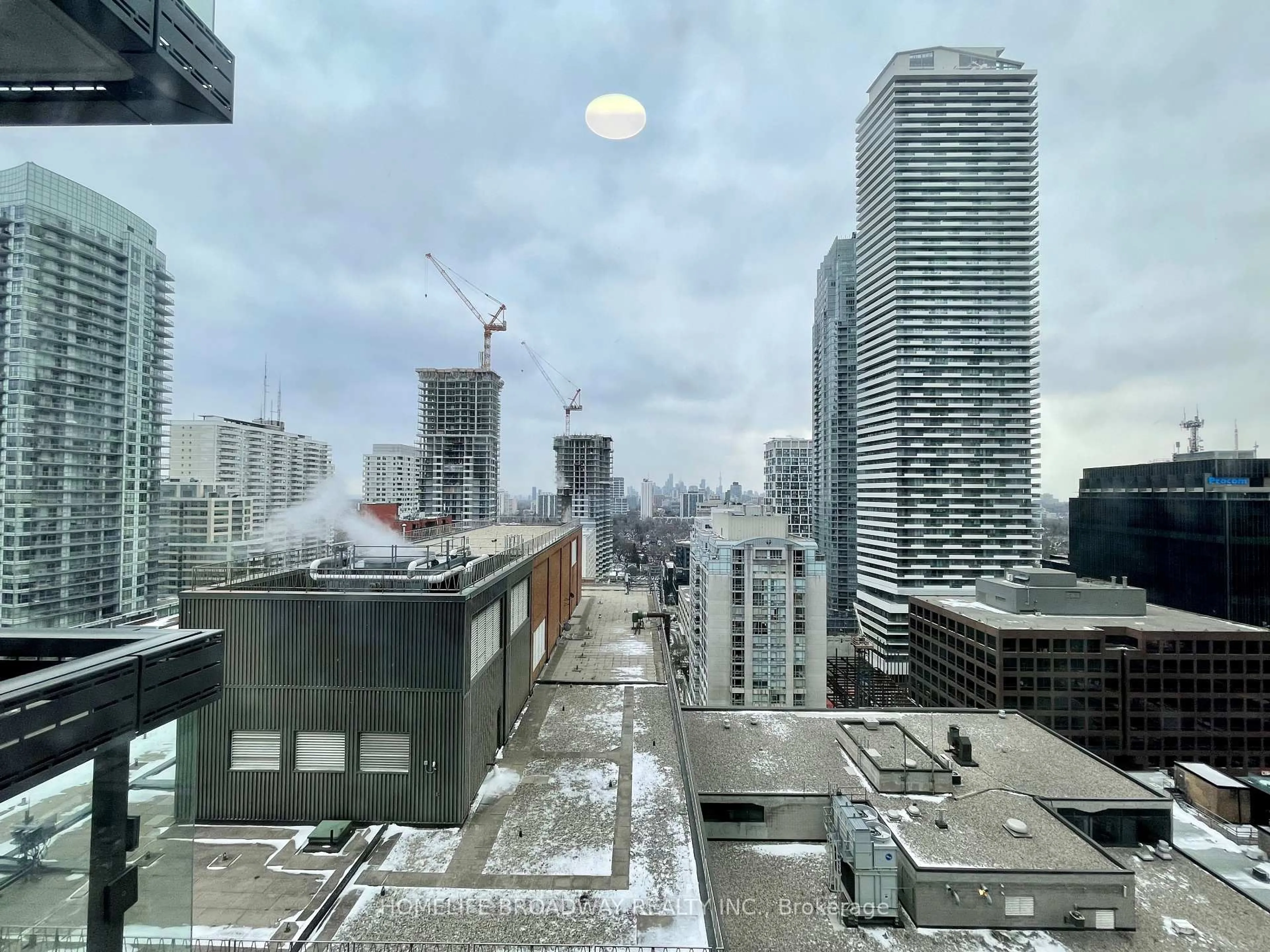 Blurry image for 39 Roehampton Ave #1504, Toronto Ontario M4P 0G1