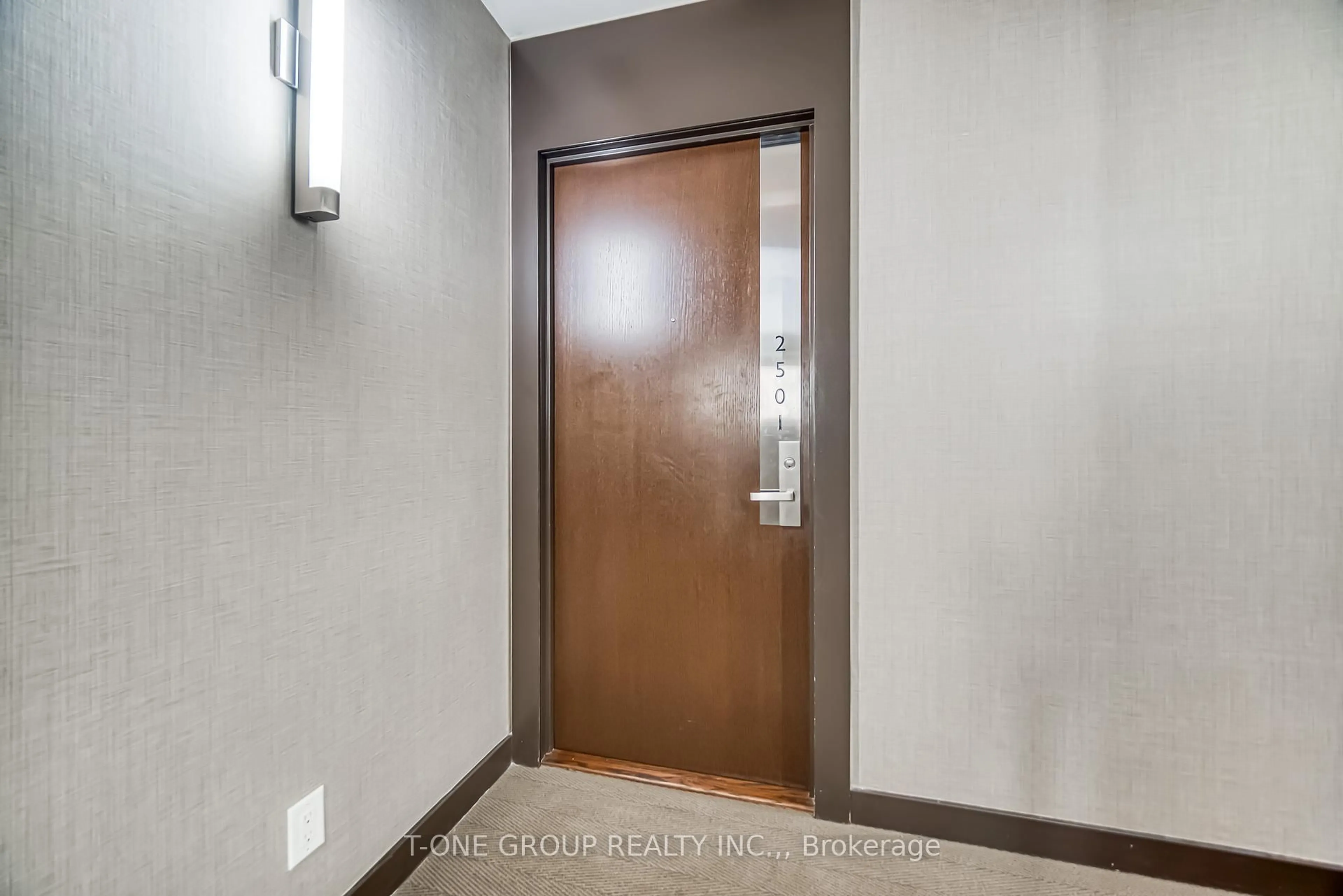 Indoor entryway for 70 Temperance St #2501, Toronto Ontario M5H 4E8