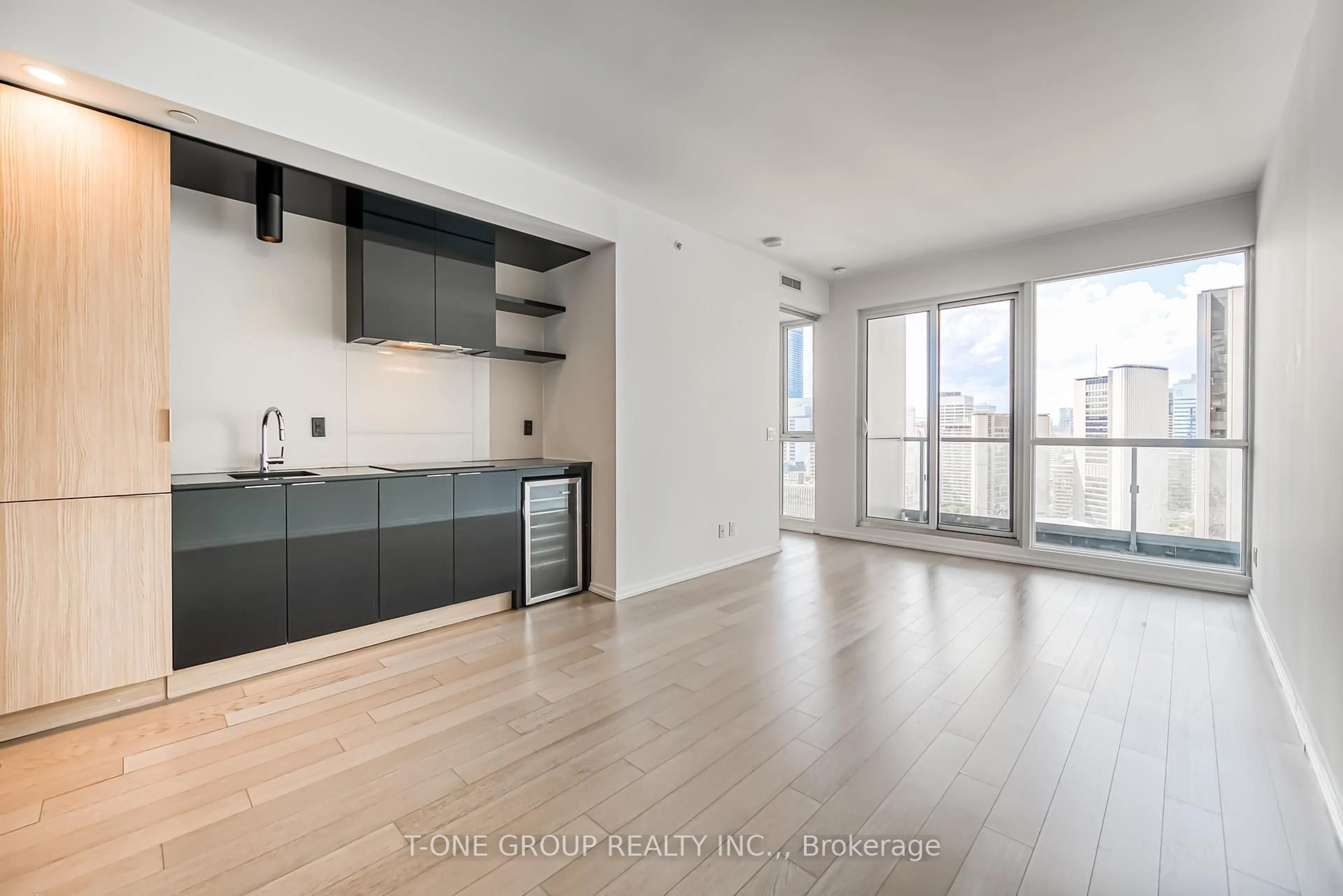 Open concept kitchen, wood/laminate floor for 70 Temperance St #2501, Toronto Ontario M5H 4E8