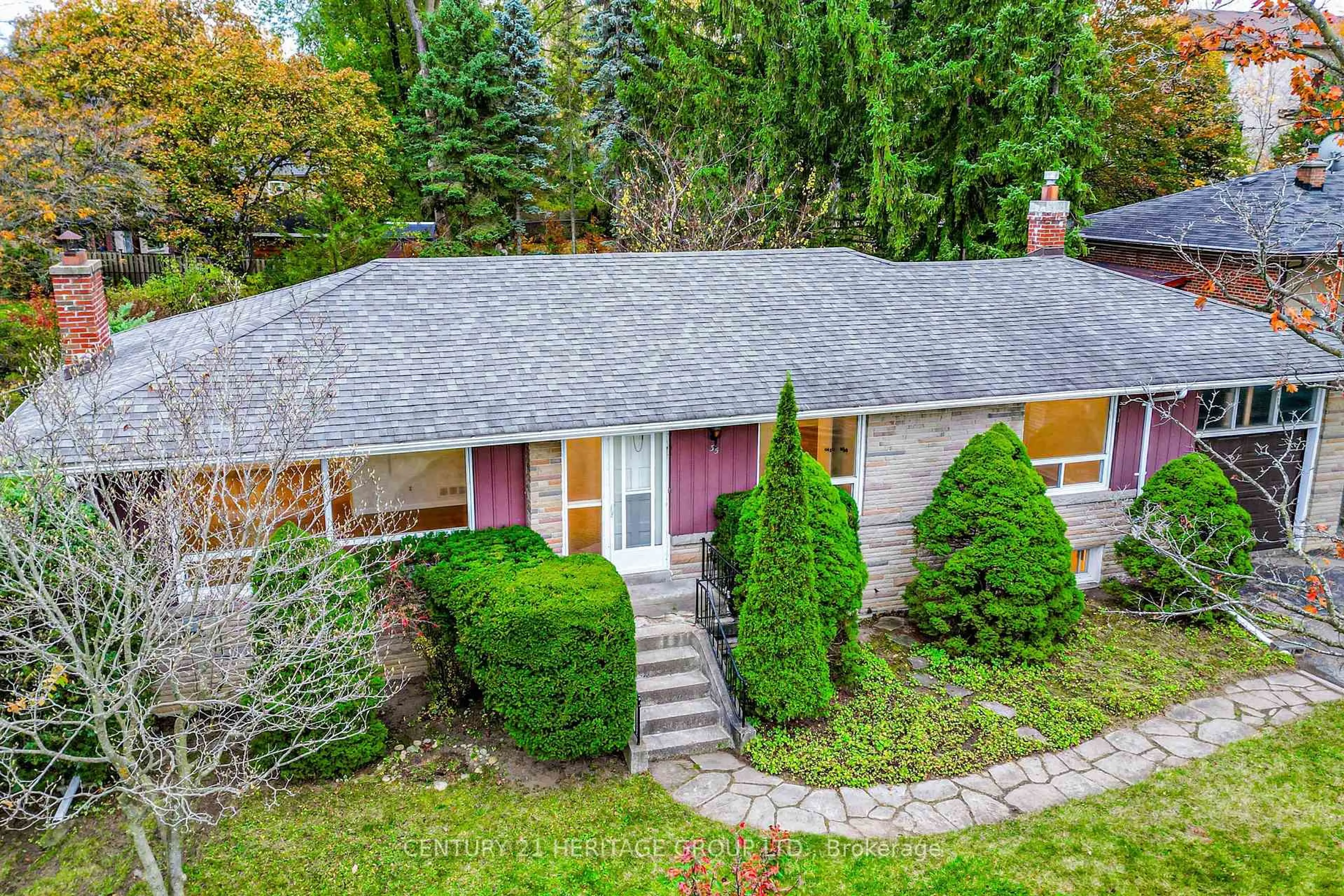 A pic from outside/outdoor area/front of a property/back of a property/a pic from drone, street for 35 Caswell Dr, Toronto Ontario M2M 3M2