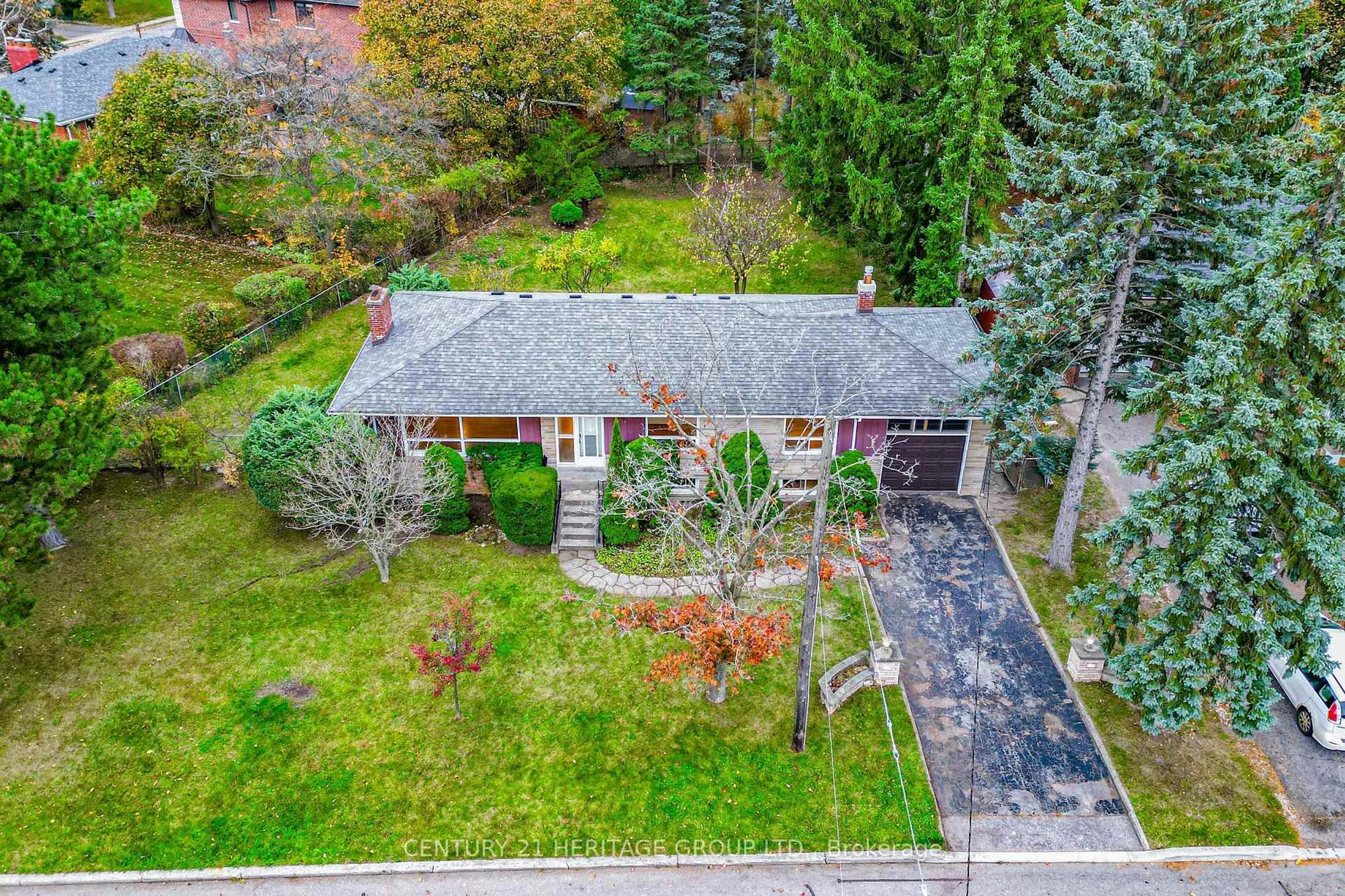A pic from outside/outdoor area/front of a property/back of a property/a pic from drone, street for 35 Caswell Dr, Toronto Ontario M2M 3M2