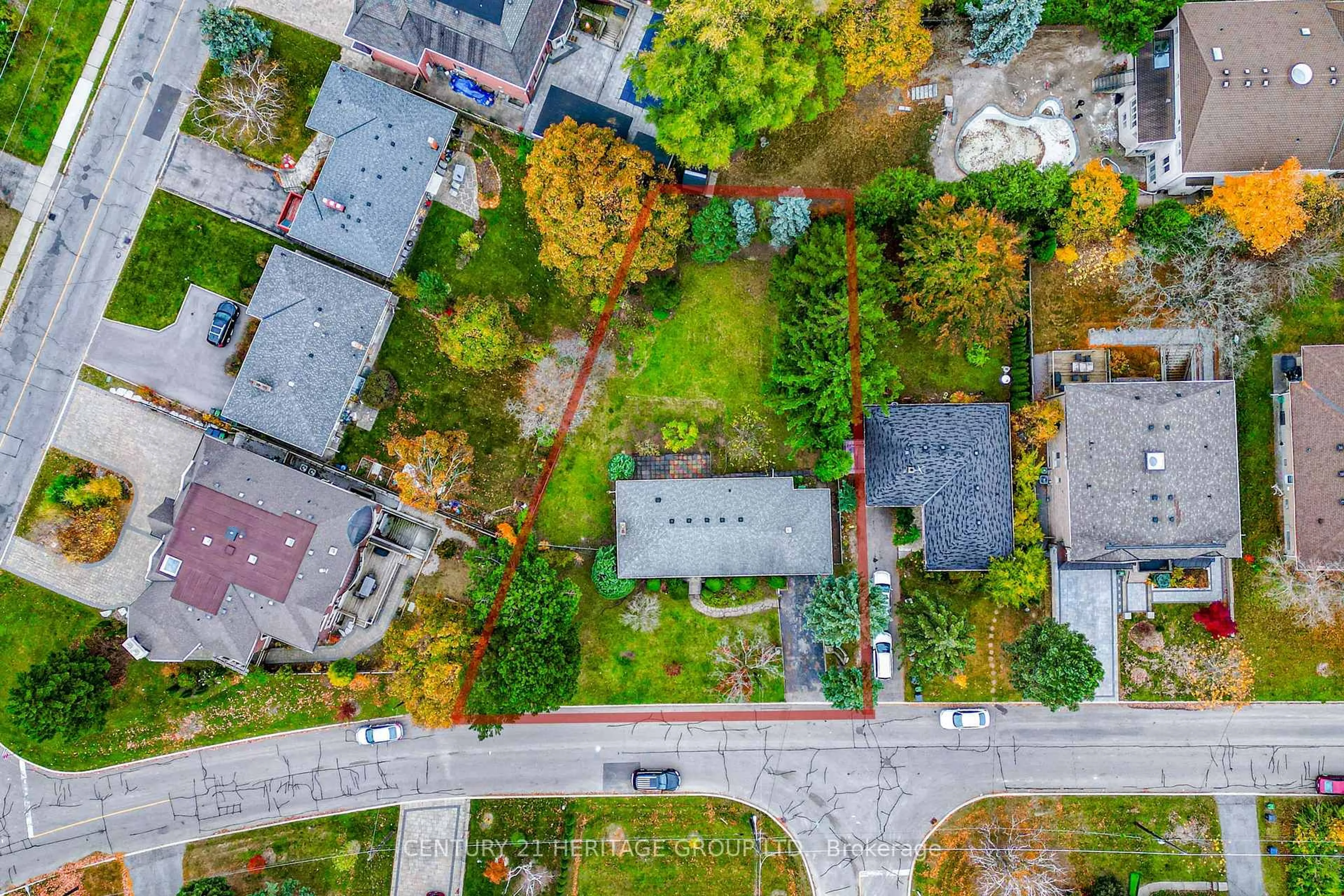 A pic from outside/outdoor area/front of a property/back of a property/a pic from drone, street for 35 Caswell Dr, Toronto Ontario M2M 3M2