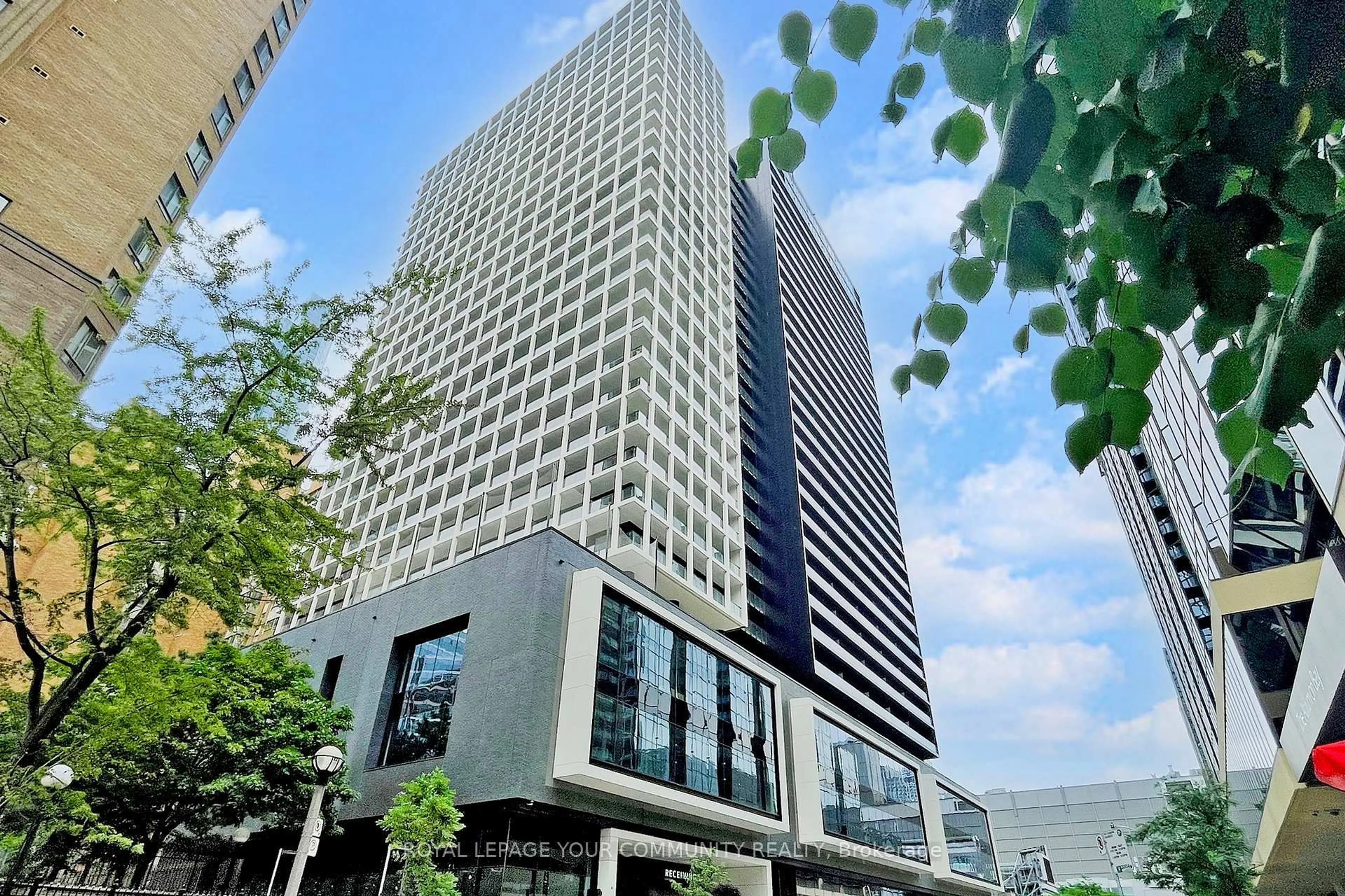 Indoor foyer for 20 Edward St #2017, Toronto Ontario M5G 0C5