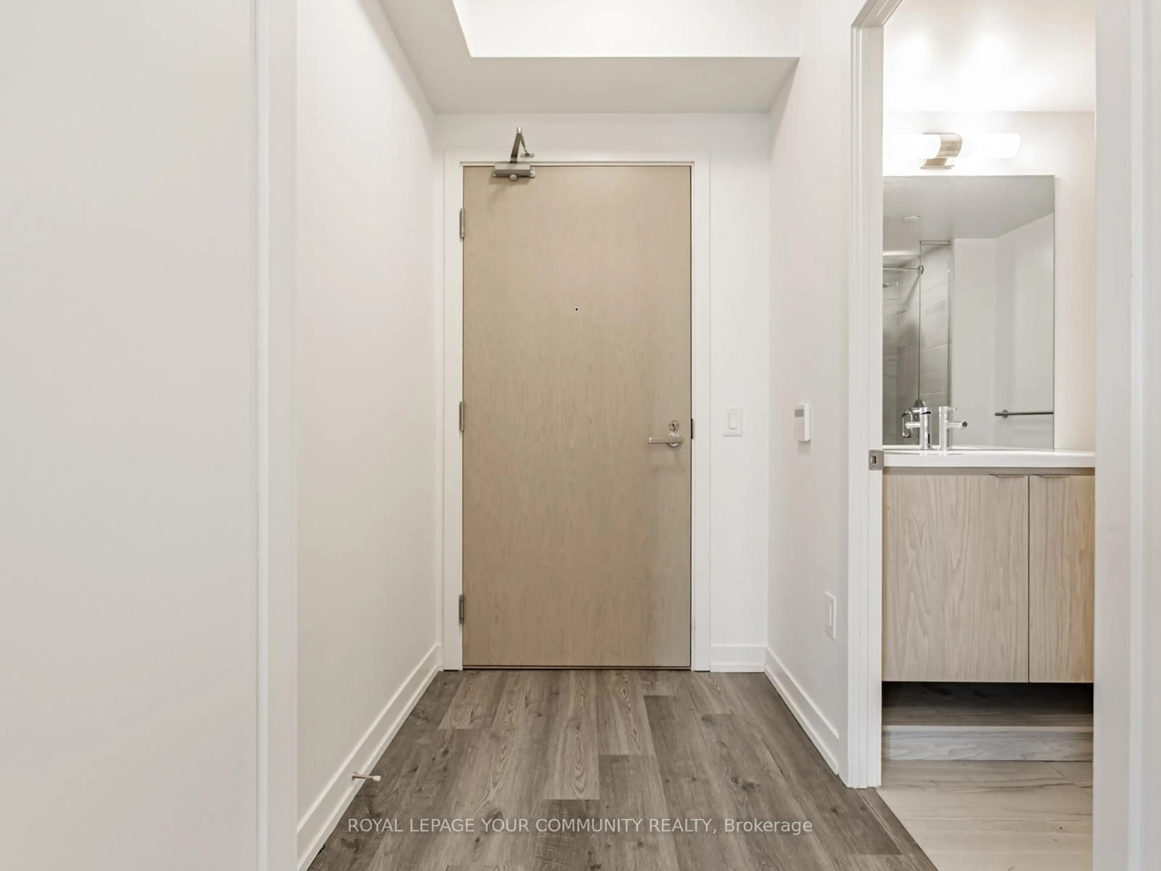Indoor entryway for 55 Cooper St #1611, Toronto Ontario M5E 0G1