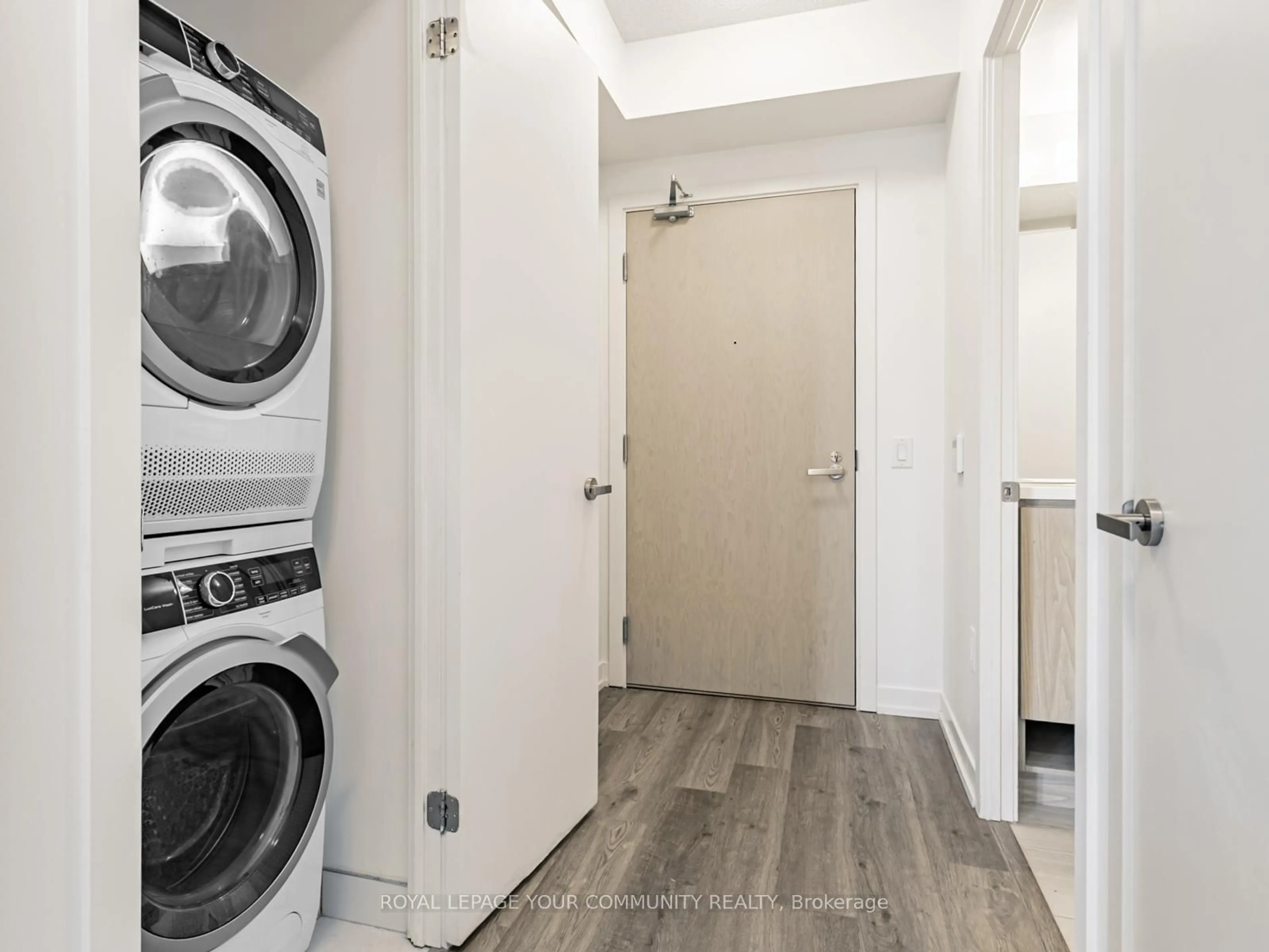 Laundry room for 55 Cooper St #1611, Toronto Ontario M5E 0G1