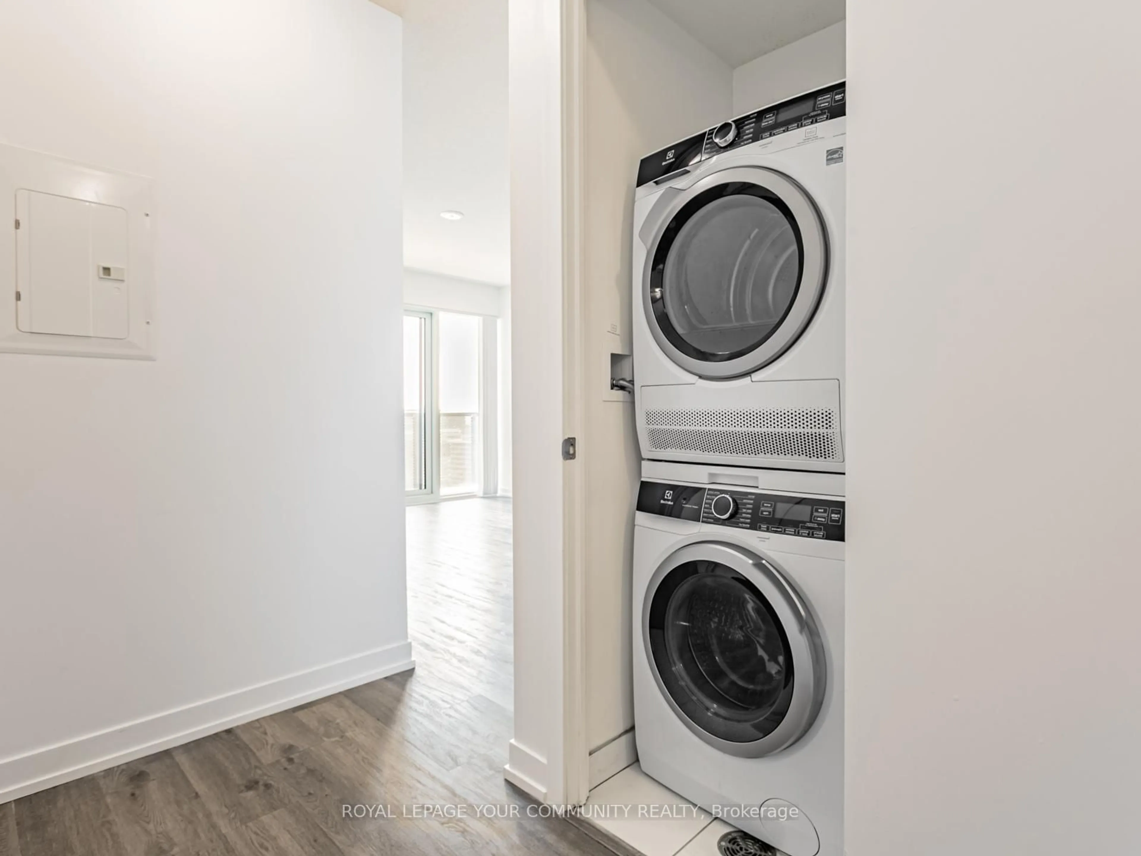 Laundry room for 55 Cooper St #1611, Toronto Ontario M5E 0G1