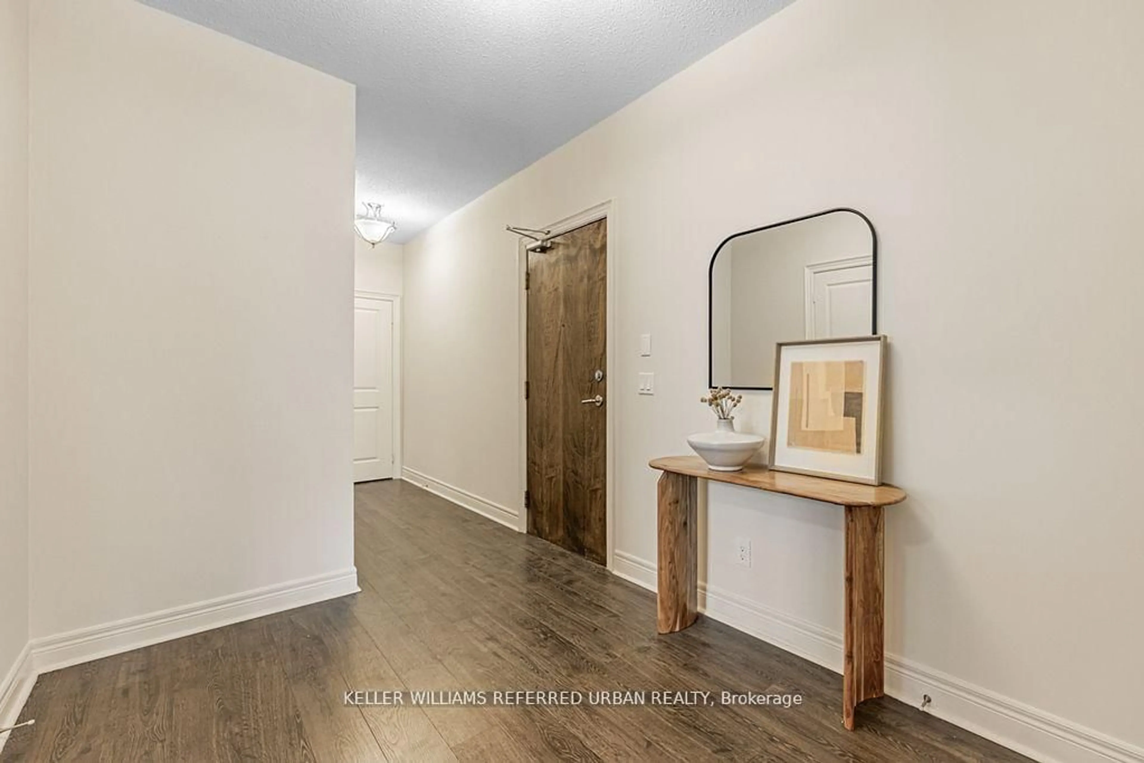 Indoor entryway for 701 Sheppard Ave #116, Toronto Ontario M3H 0B2