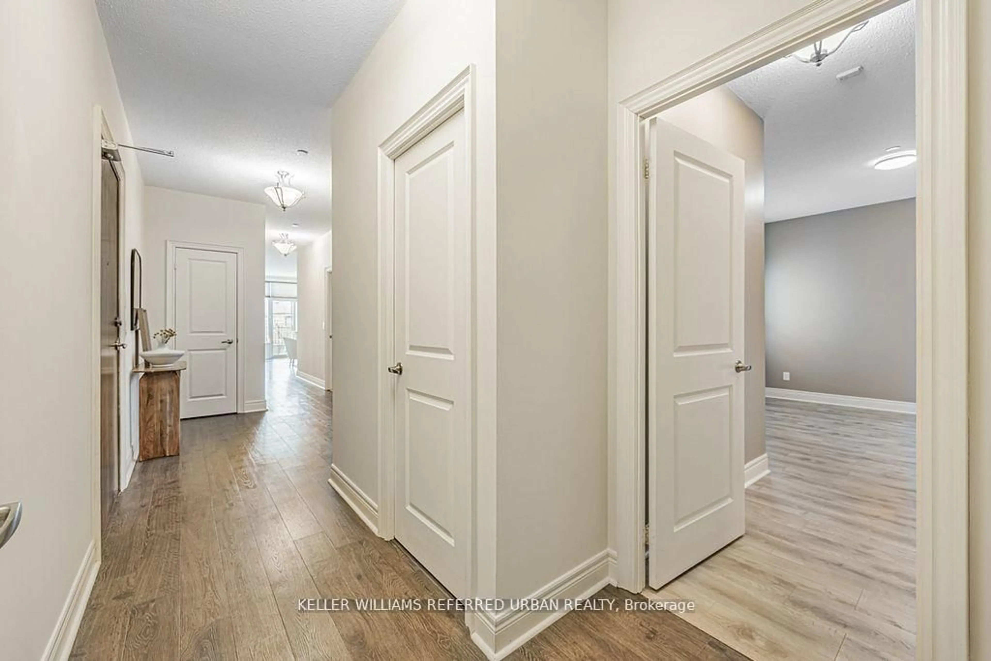 Indoor entryway for 701 Sheppard Ave #116, Toronto Ontario M3H 0B2