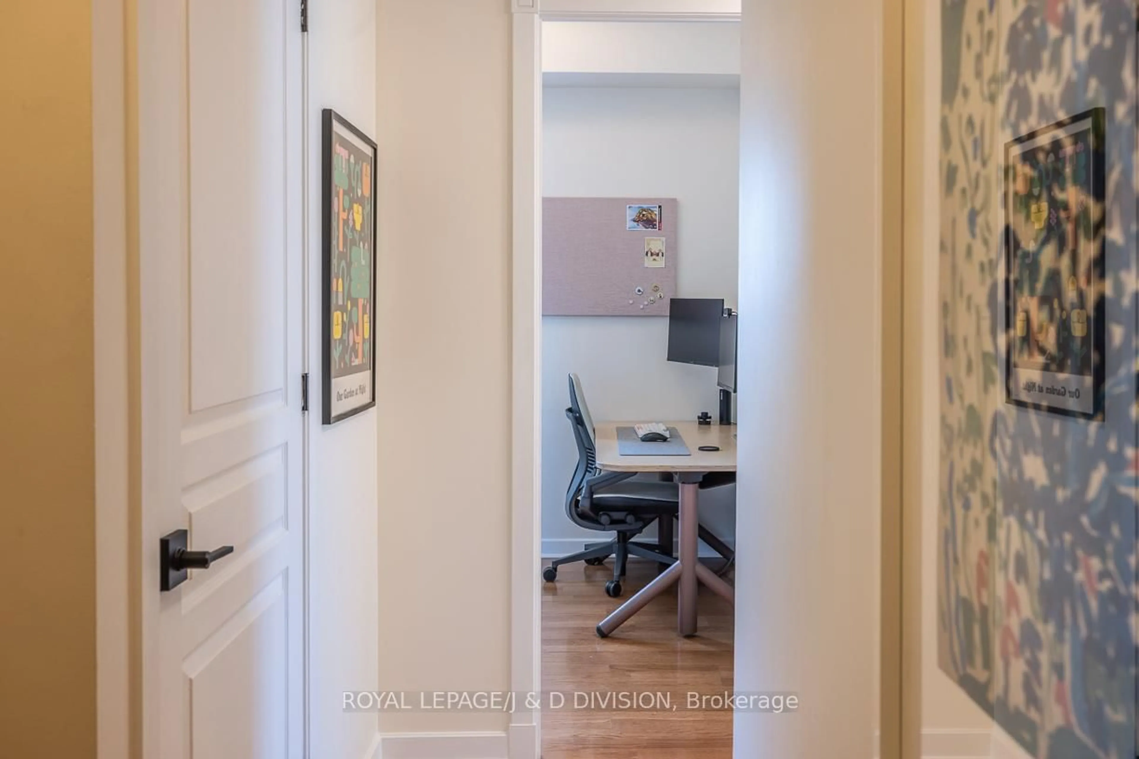 A pic of a room for 438 Richmond St #610, Toronto Ontario M5V 3S6