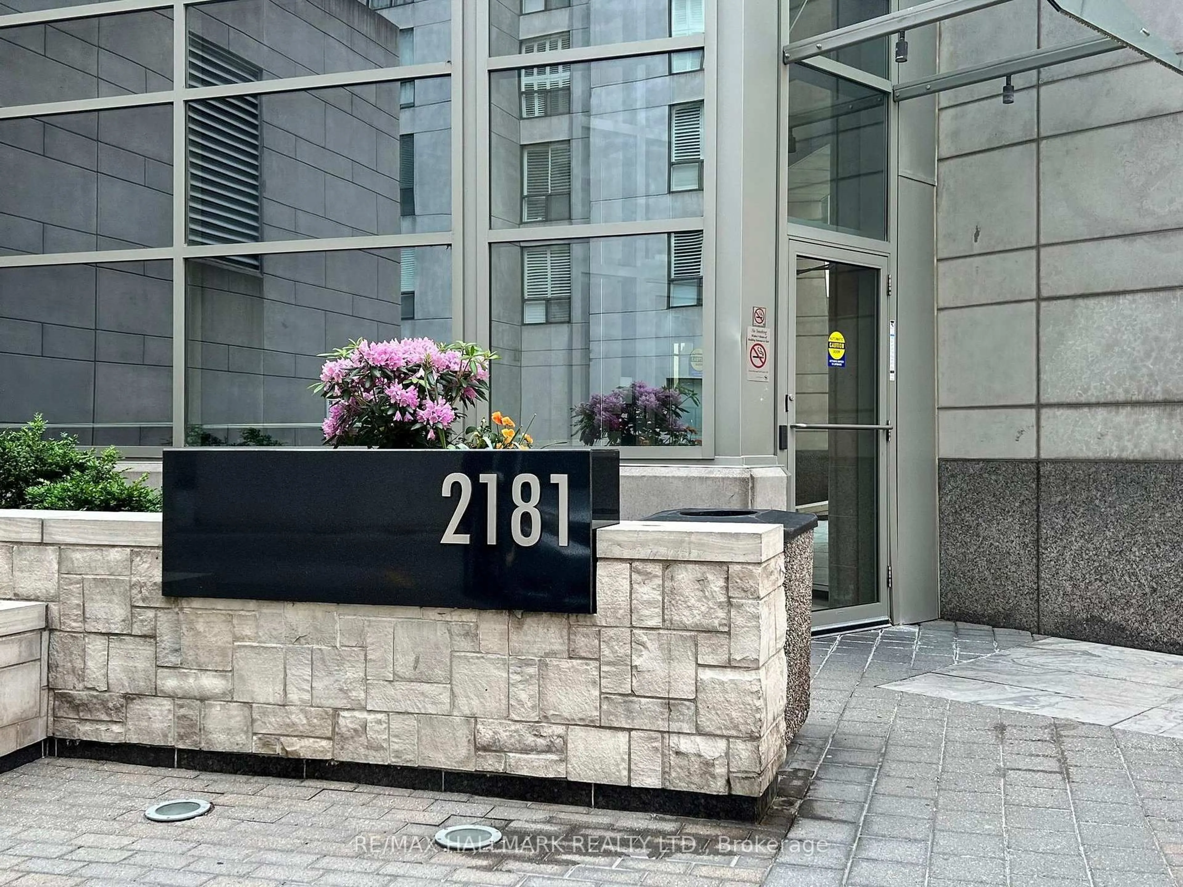 Indoor foyer for 2181 Yonge St #2605, Toronto Ontario M4S 3H7