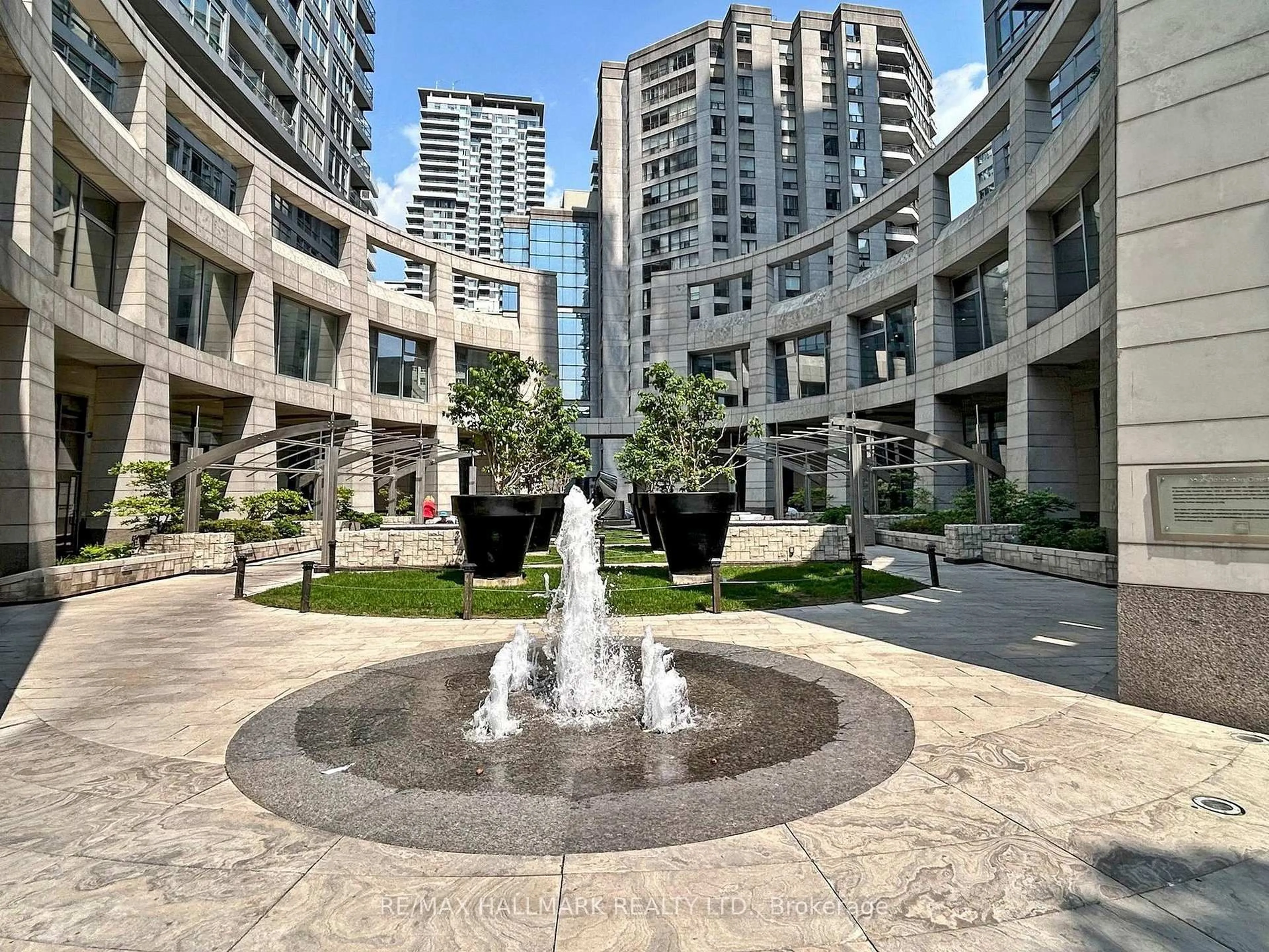 Patio, street for 2181 Yonge St #2605, Toronto Ontario M4S 3H7