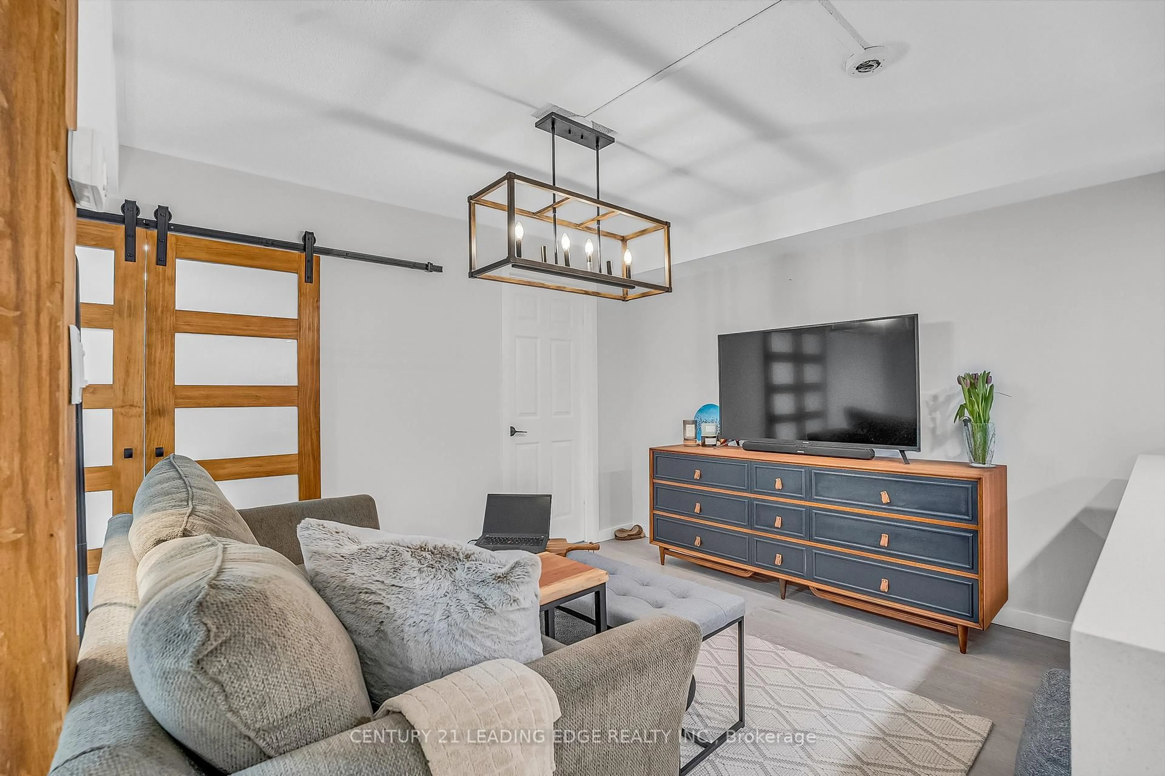 Living room with furniture, unknown for 705 King St #805, Toronto Ontario M5V 2W8