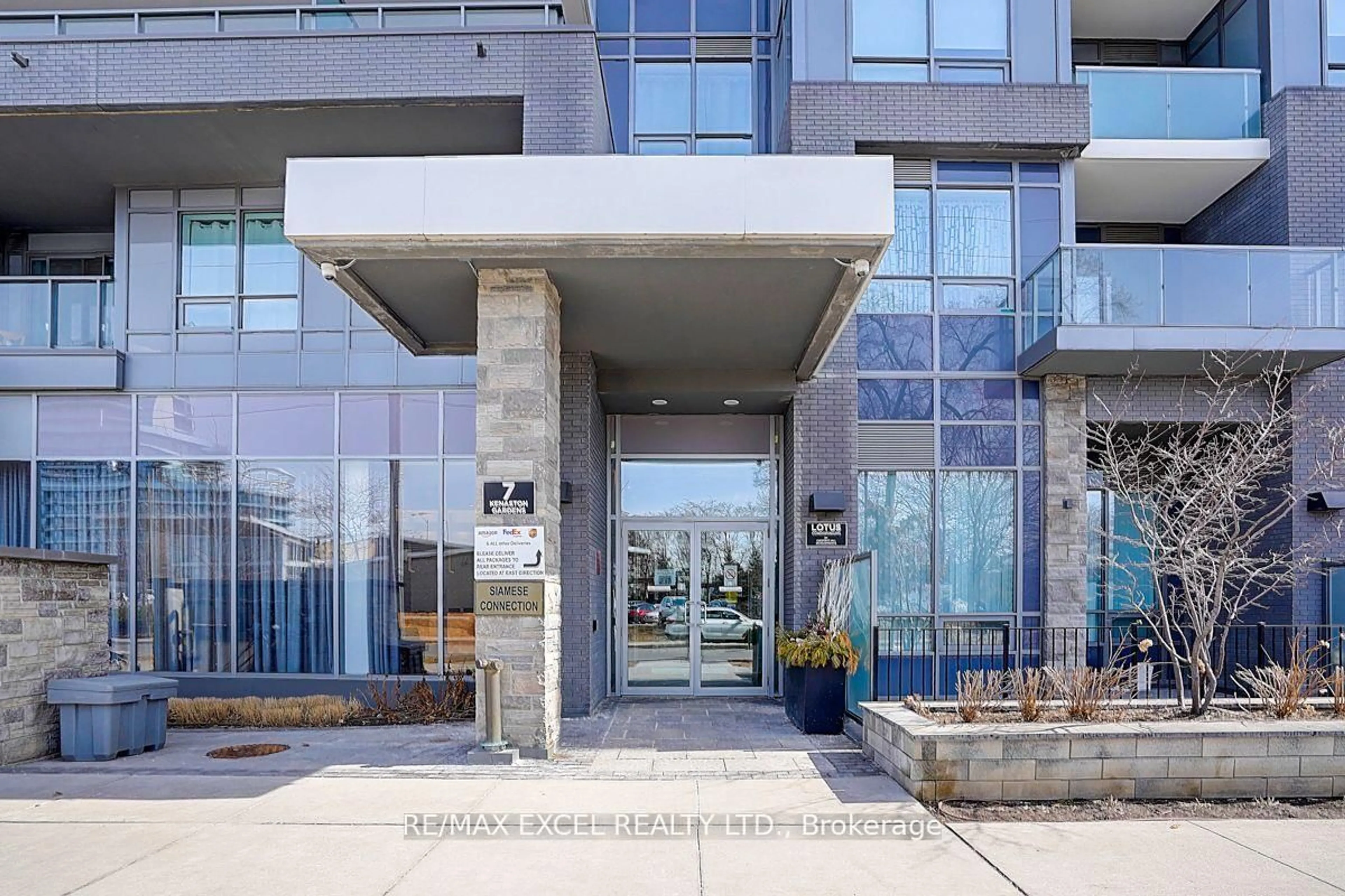 Indoor foyer for 7 Kenaston Gdns #Lph5, Toronto Ontario M2K 1G7