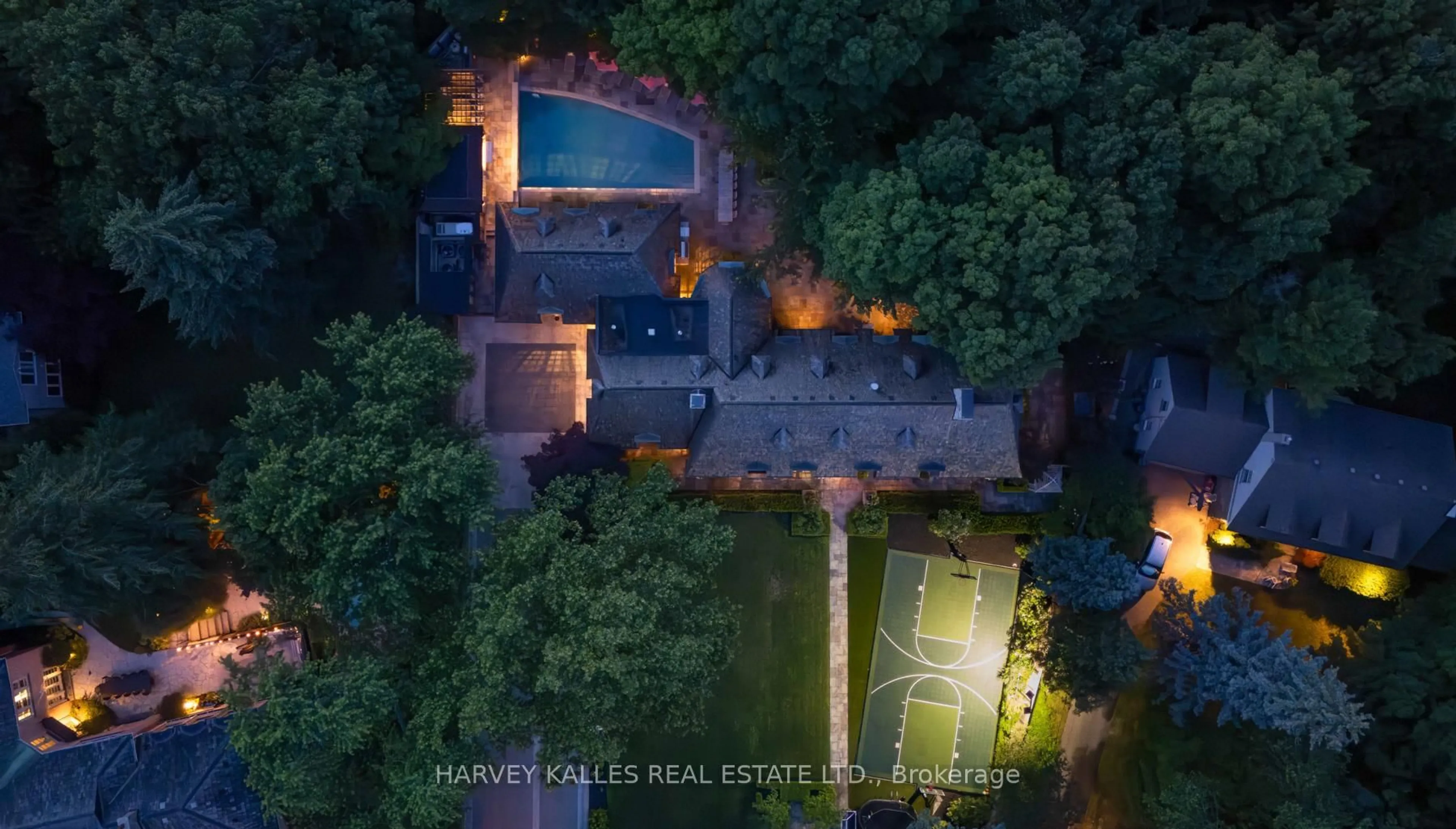 A pic from outside/outdoor area/front of a property/back of a property/a pic from drone, unknown for 108 Sandringham Dr, Toronto Ontario M3H 1C9