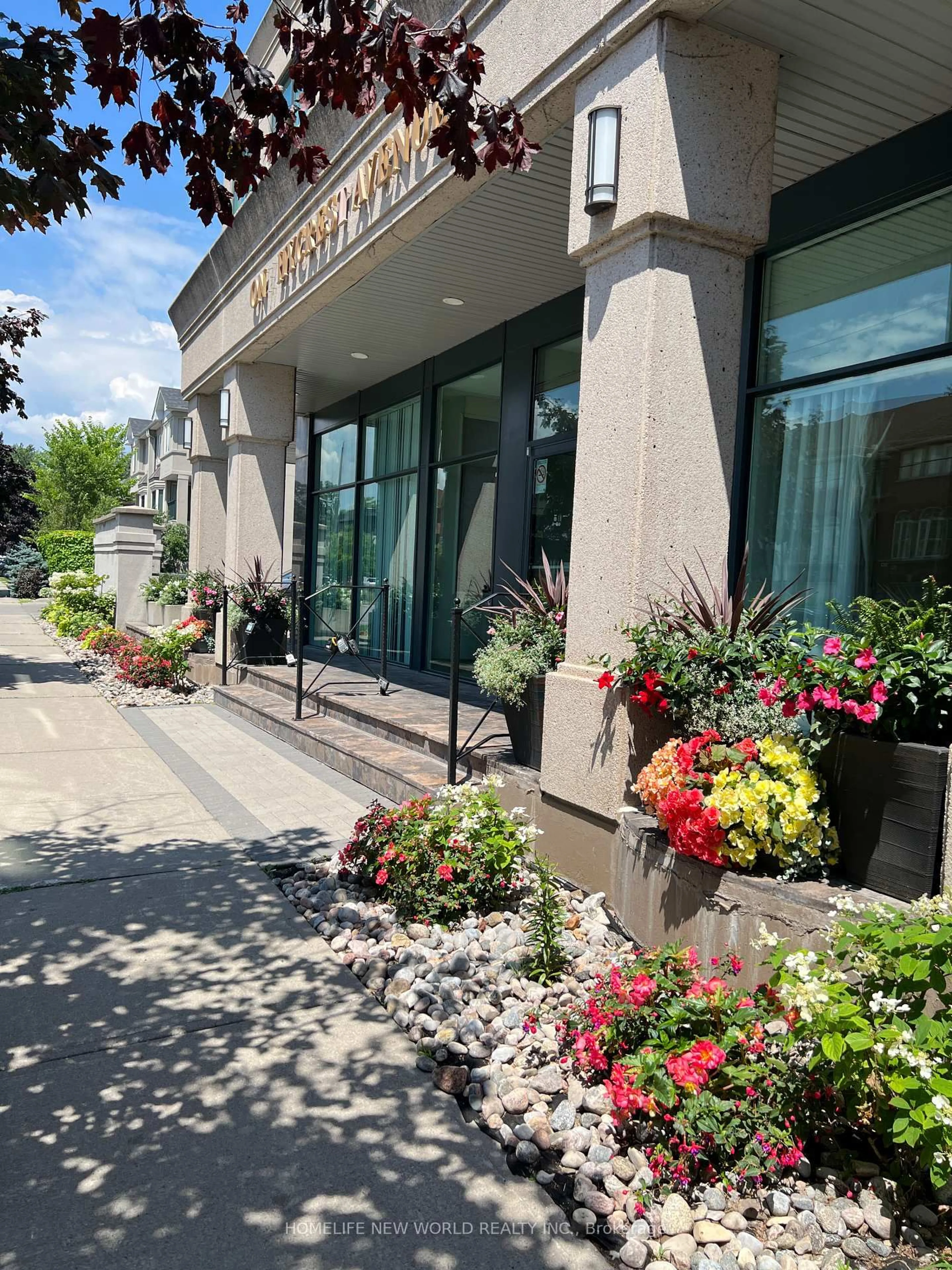 Patio, building for 1 Hycrest Ave #303, Toronto Ontario M2N 6V8