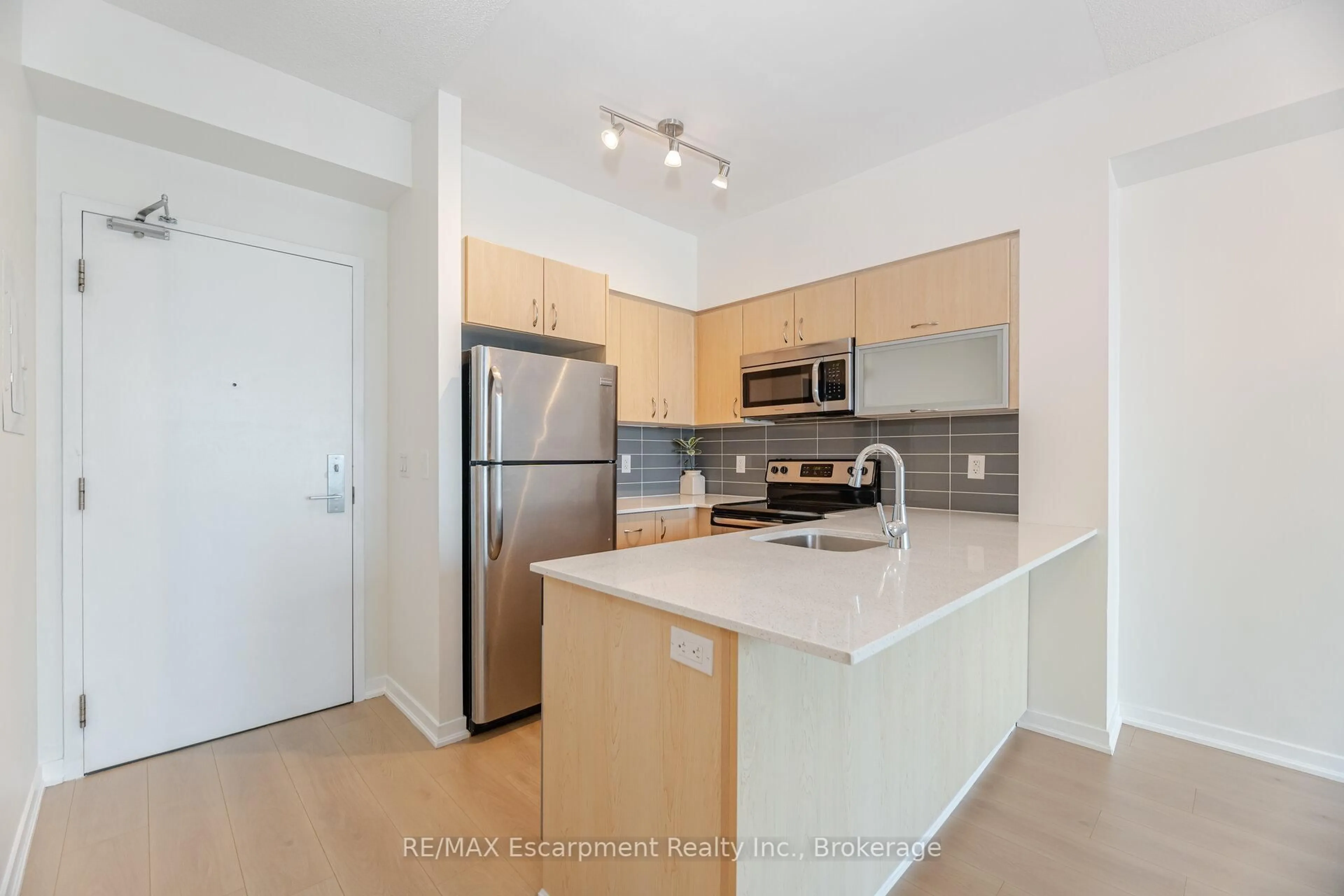 Standard kitchen, unknown for 150 East Liberty St #2301, Toronto Ontario M6K 3R5