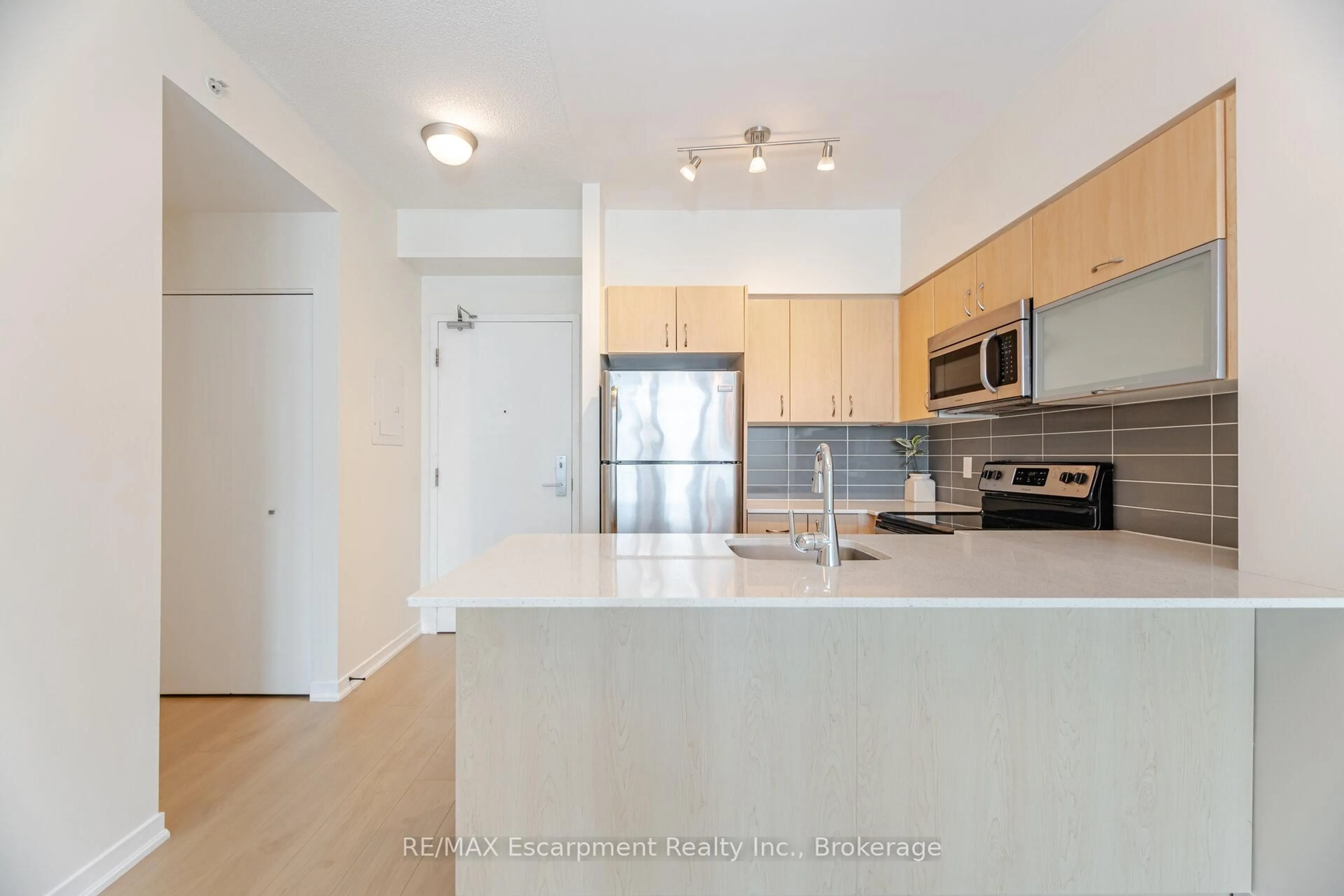 Standard kitchen, unknown for 150 East Liberty St #2301, Toronto Ontario M6K 3R5