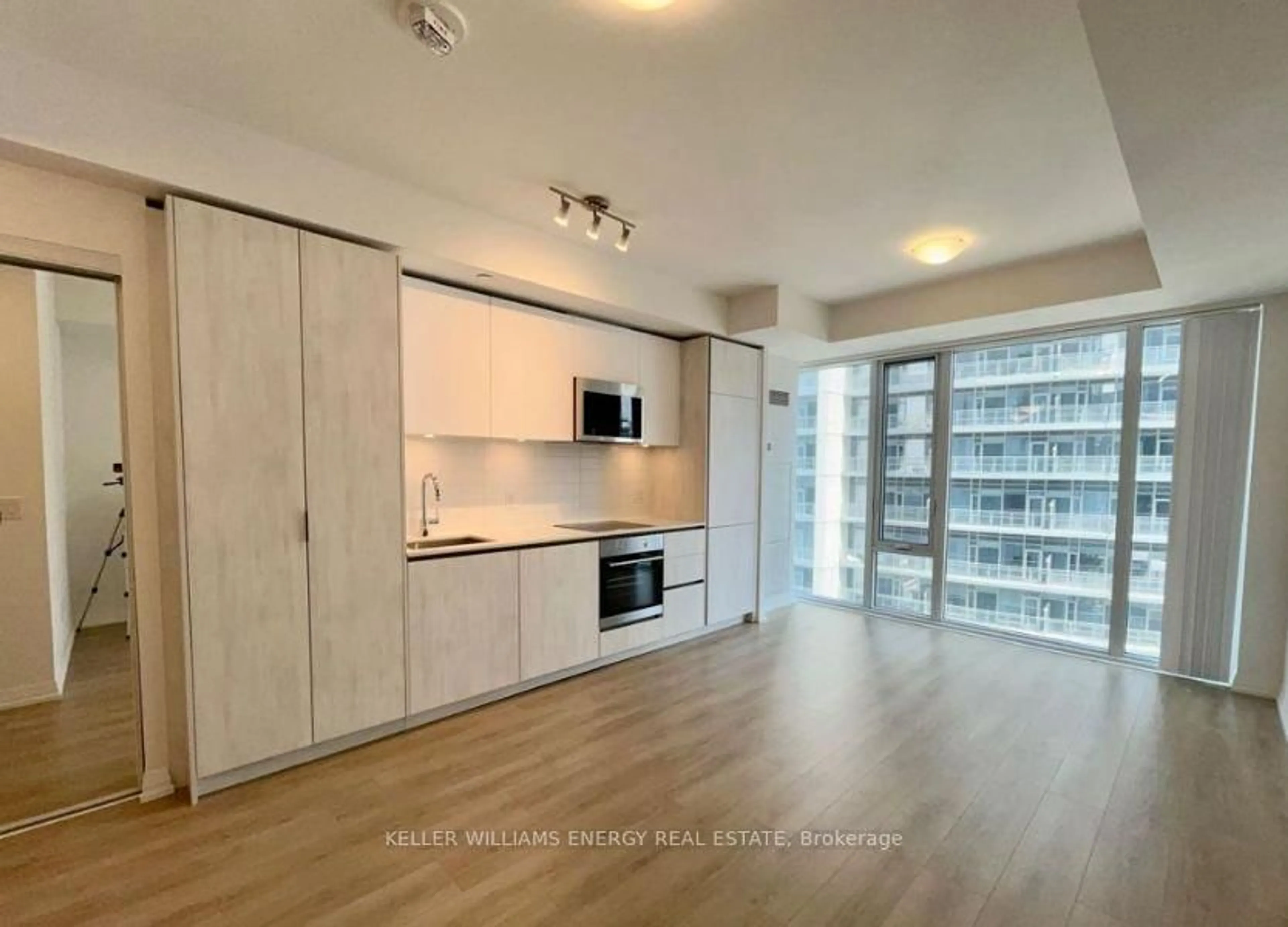 Unknown for 8 Widmer St #4008, Toronto Ontario M5V 2E7