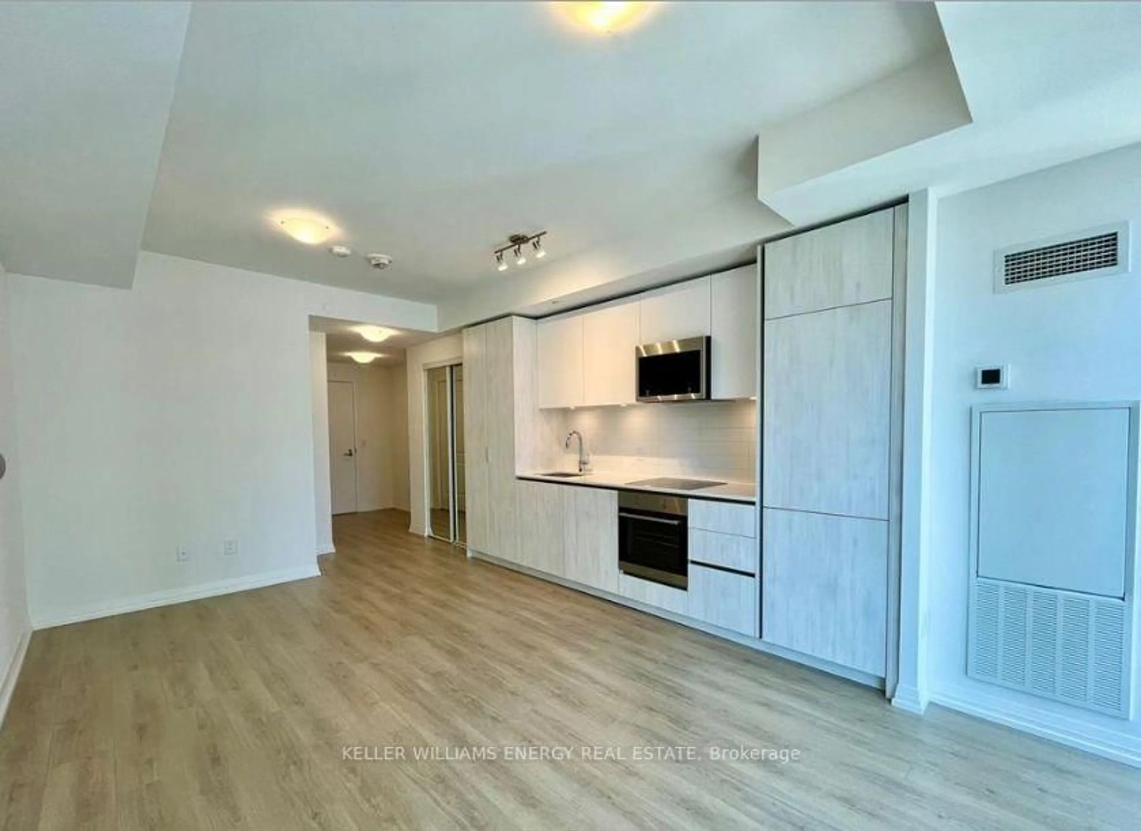 A pic of a room for 8 Widmer St #4008, Toronto Ontario M5V 2E7
