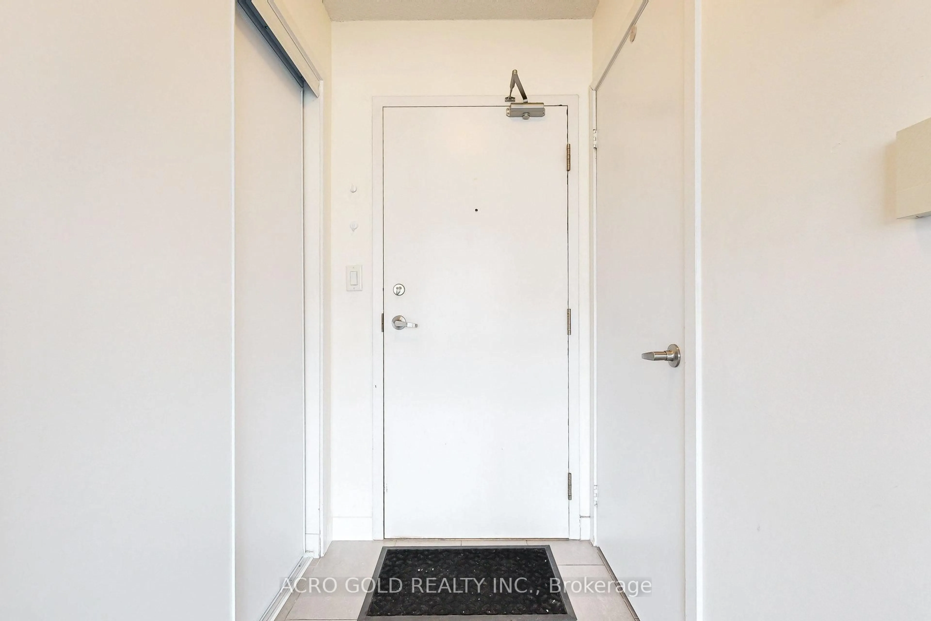 Indoor entryway for 15 Brunel Crt #711, Toronto Ontario M5V 3Y4
