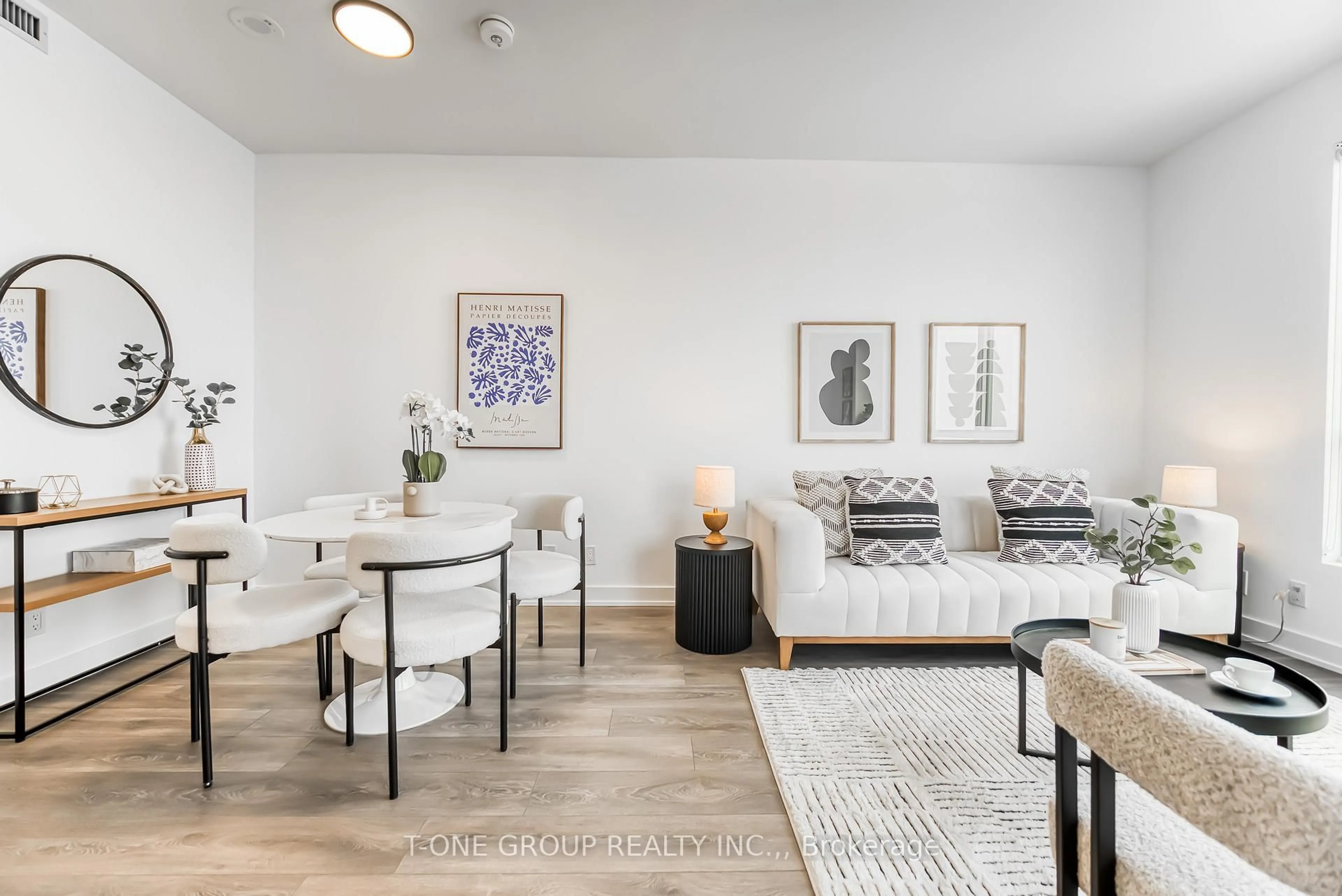 Living room with furniture, unknown for 108 Peter St #4311, Toronto Ontario M5V 0W2
