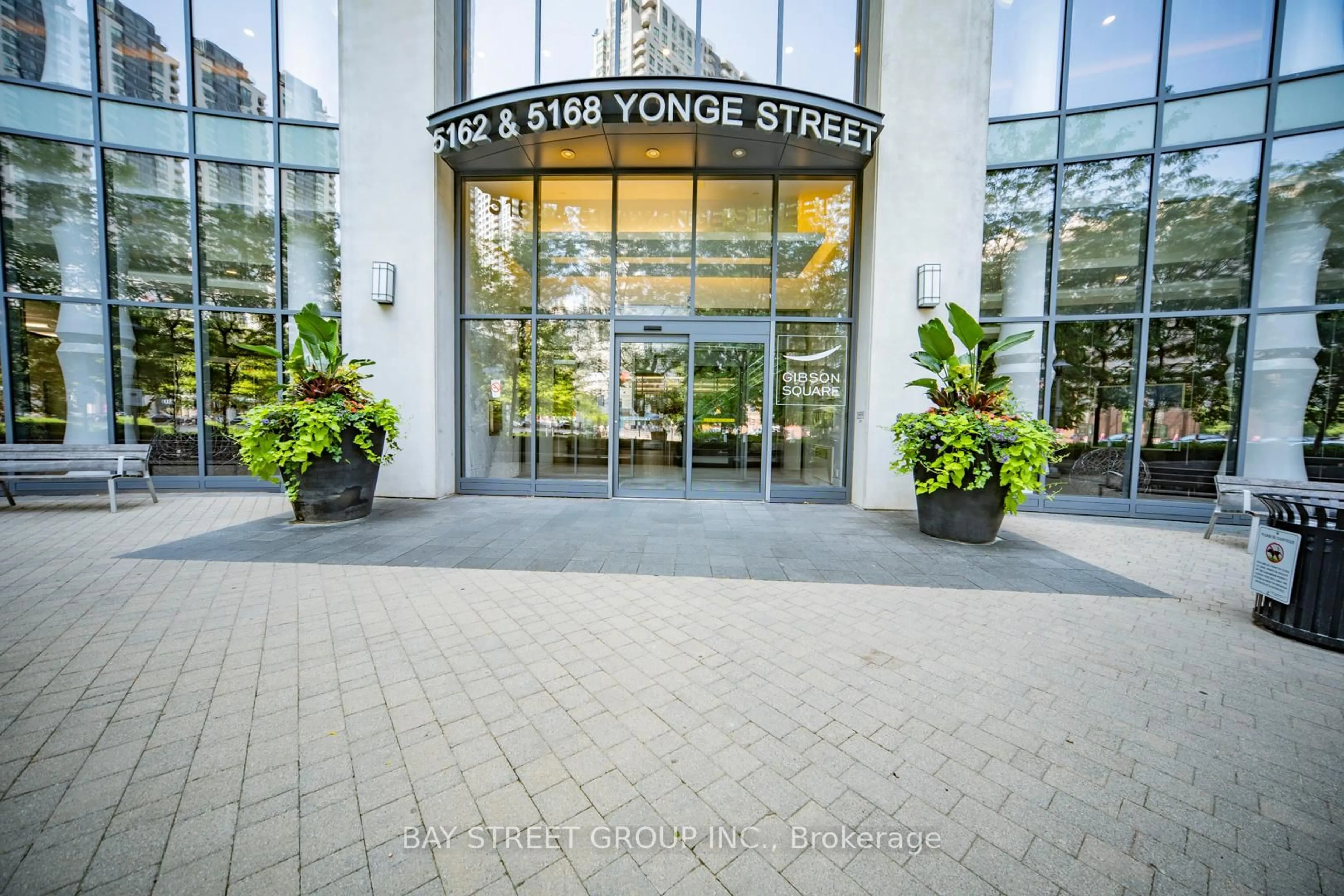 Indoor foyer for 5162 Yonge St #3701, Toronto Ontario M2N 0E9
