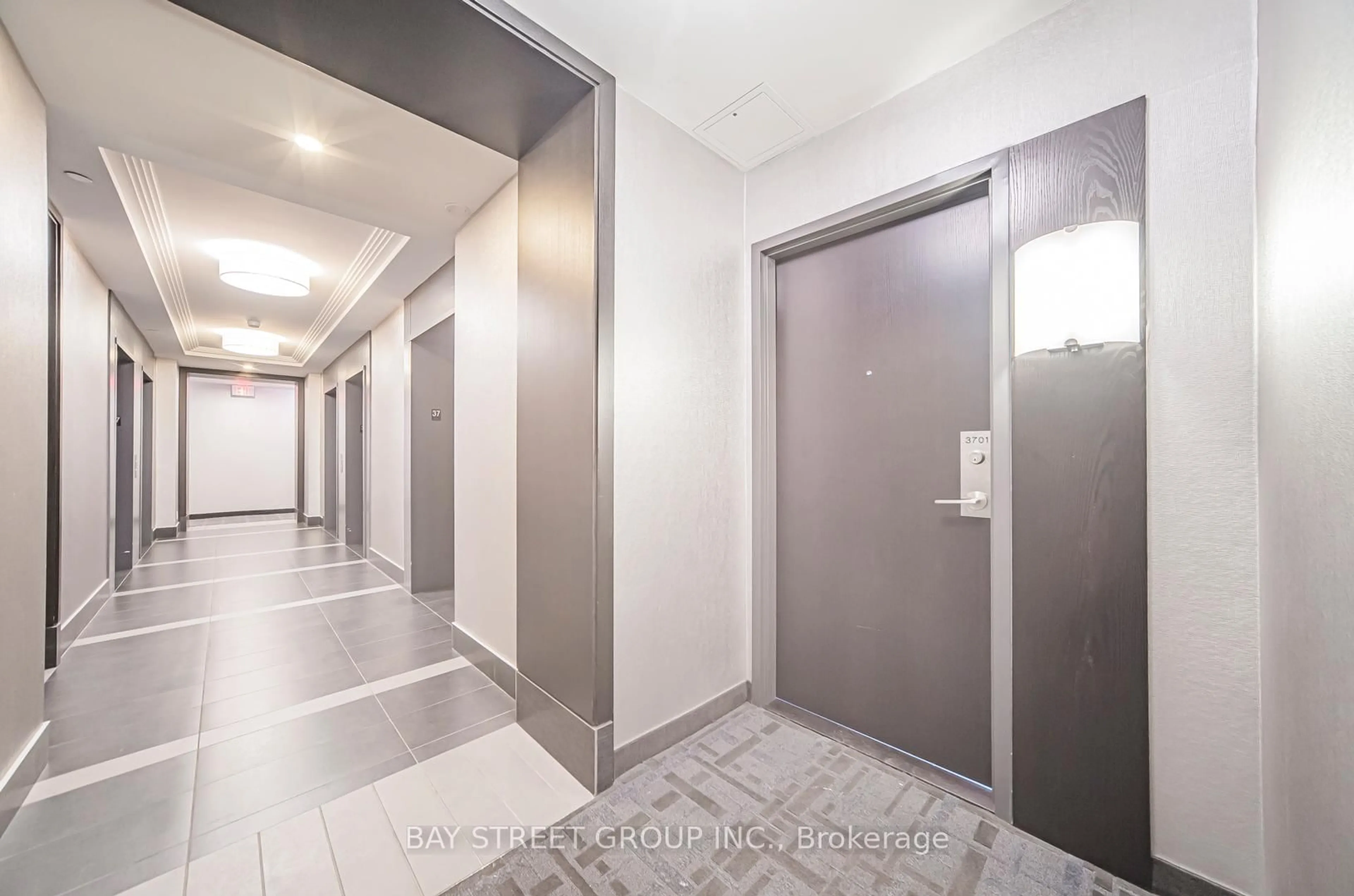 Indoor foyer for 5162 Yonge St #3701, Toronto Ontario M2N 0E9