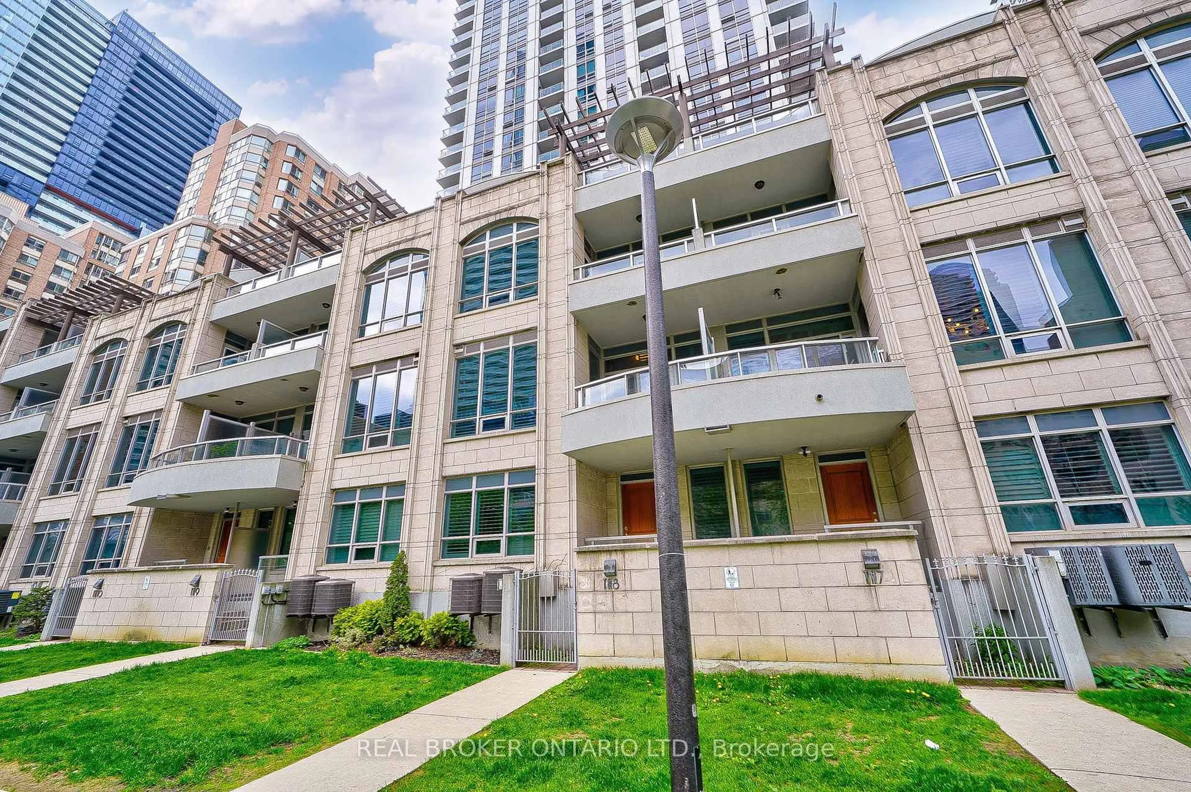 Unknown for 761 Bay St #TH 8, Toronto Ontario M5G 2R2