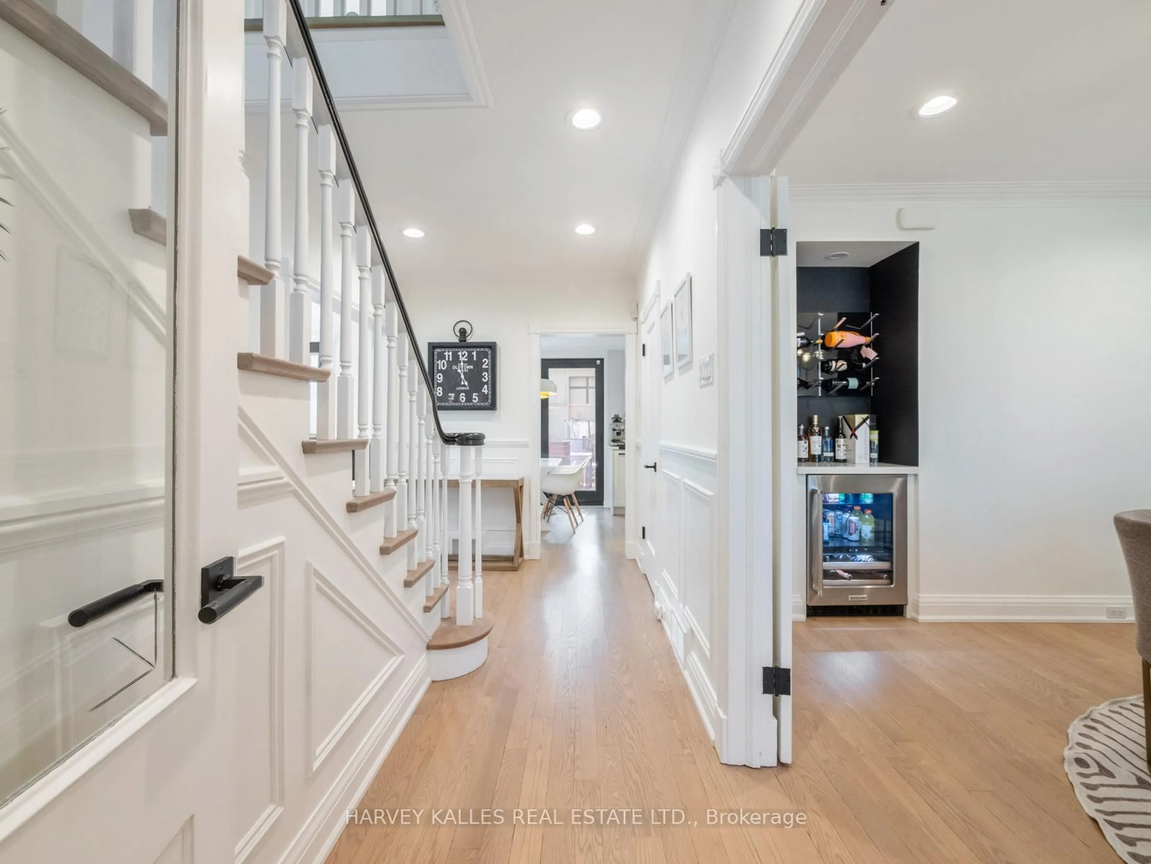 Indoor entryway for 6 Glenarden Rd, Toronto Ontario M6C 3J7