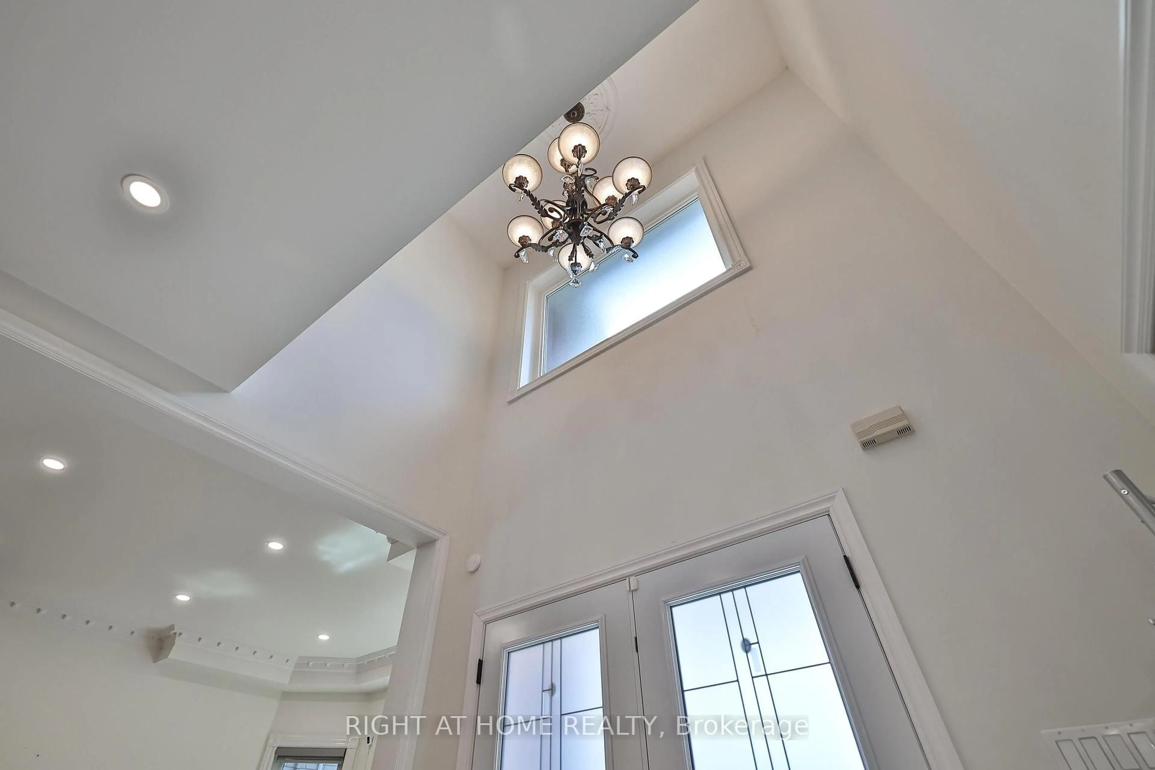 Indoor entryway for 58 Yorkview Dr, Toronto Ontario M2R 1J8