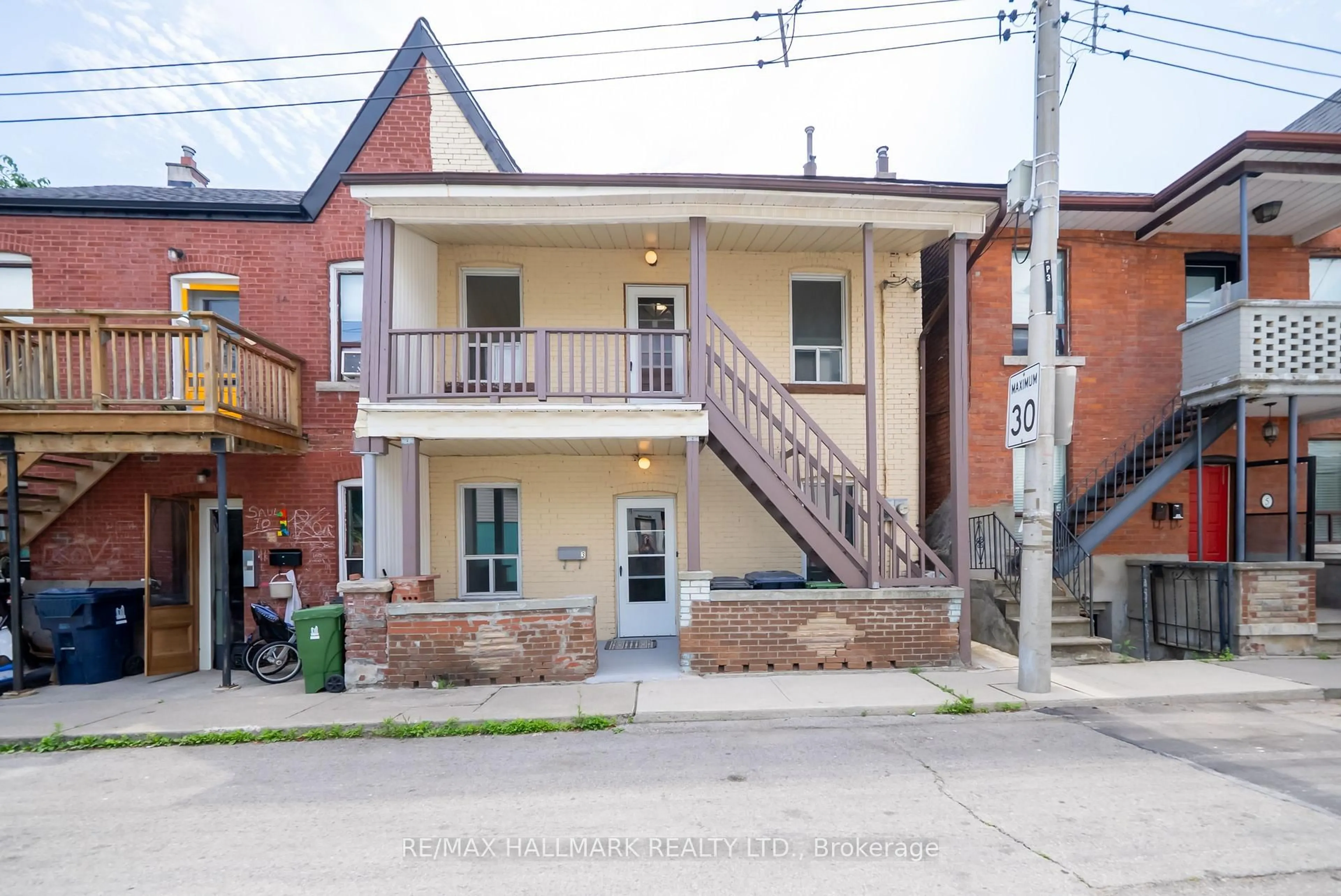 Patio, street for 3 Clinton Pl, Toronto Ontario M6G 1J8