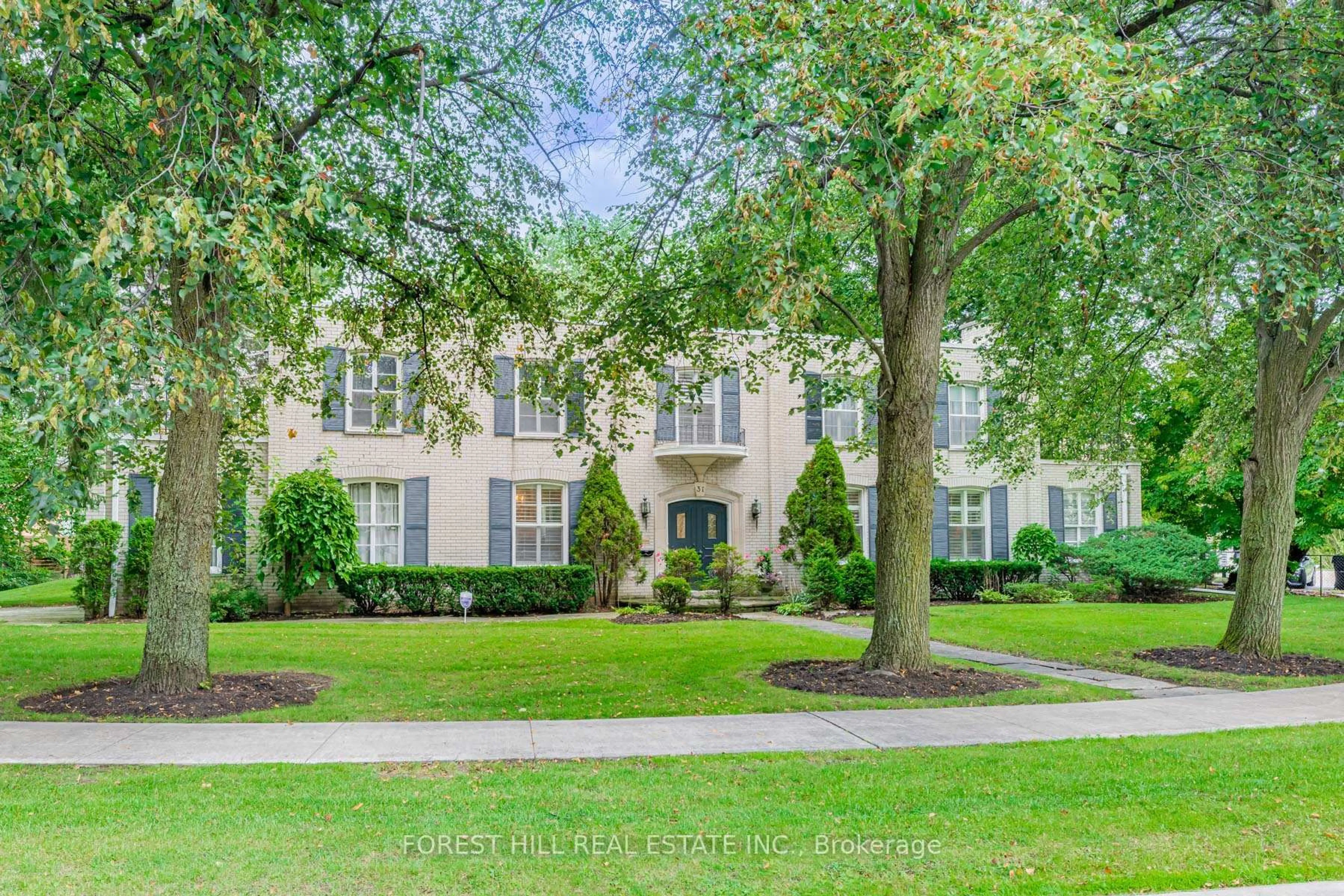A pic from outside/outdoor area/front of a property/back of a property/a pic from drone, street for 31 Fifeshire Rd, Toronto Ontario M2L 2G4