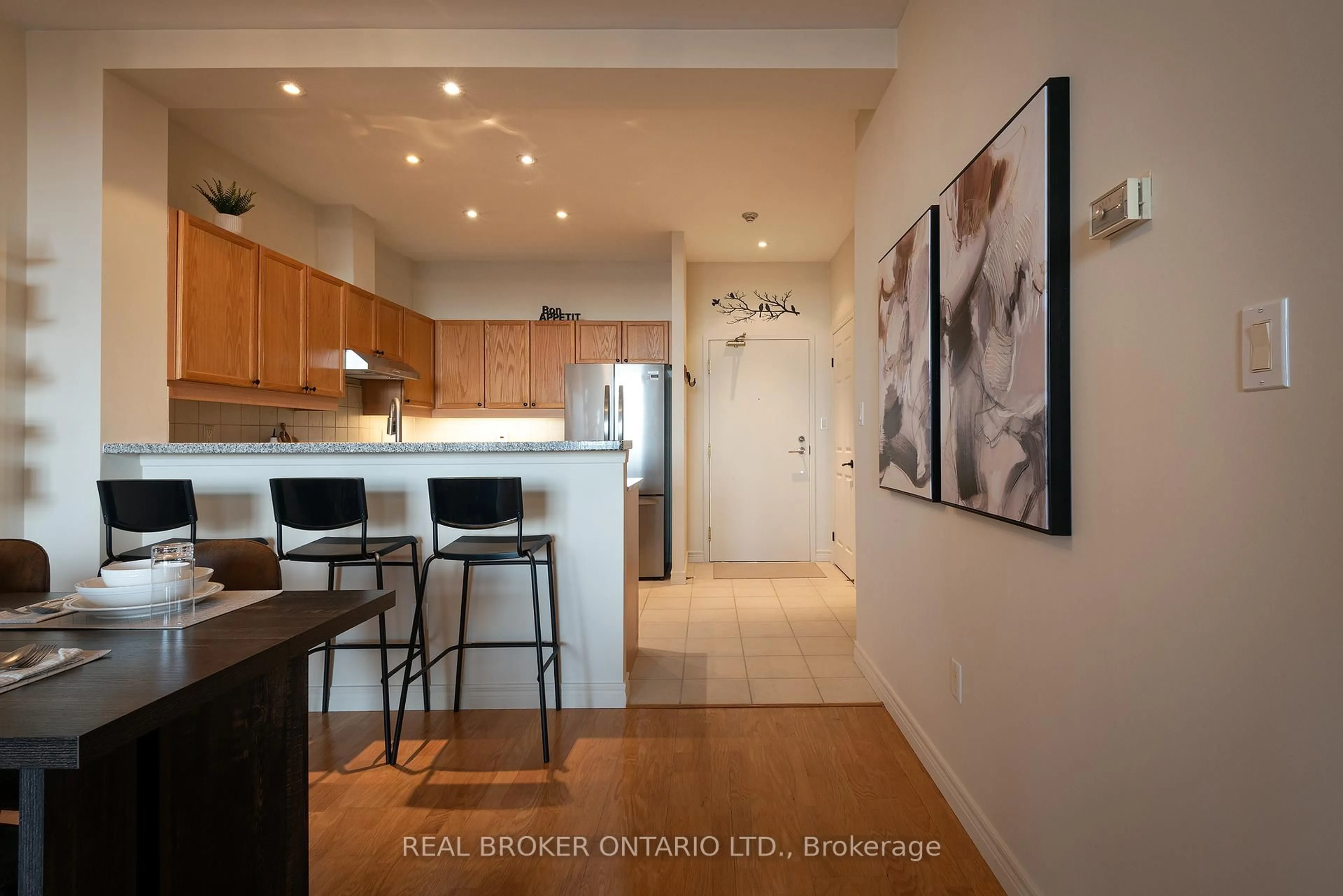 Open concept kitchen, wood/laminate floor for 1 Leaside Park Dr #404, Toronto Ontario M4H 1R1