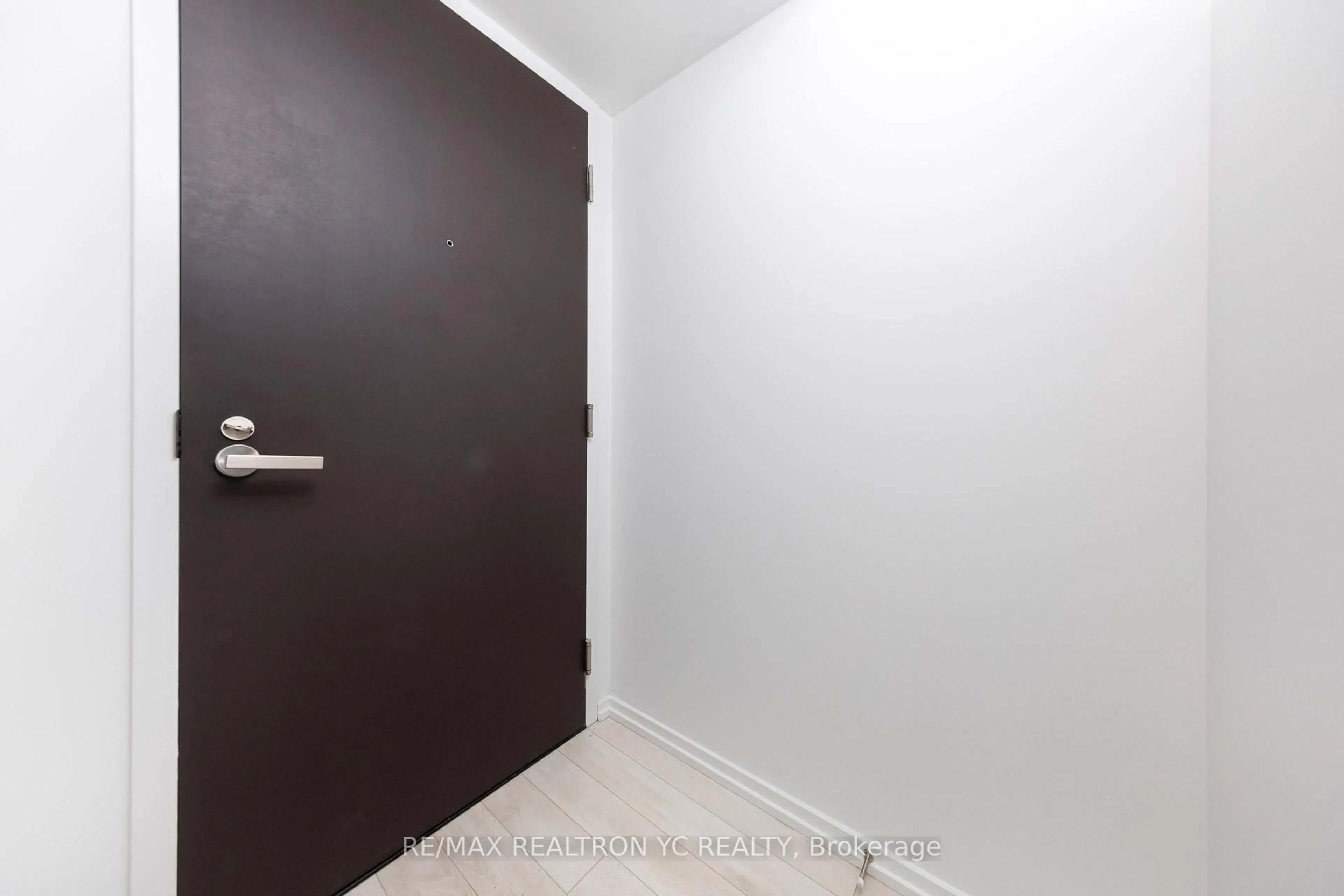 Unknown for 197 Yonge St #5104, Toronto Ontario M5B 1M4