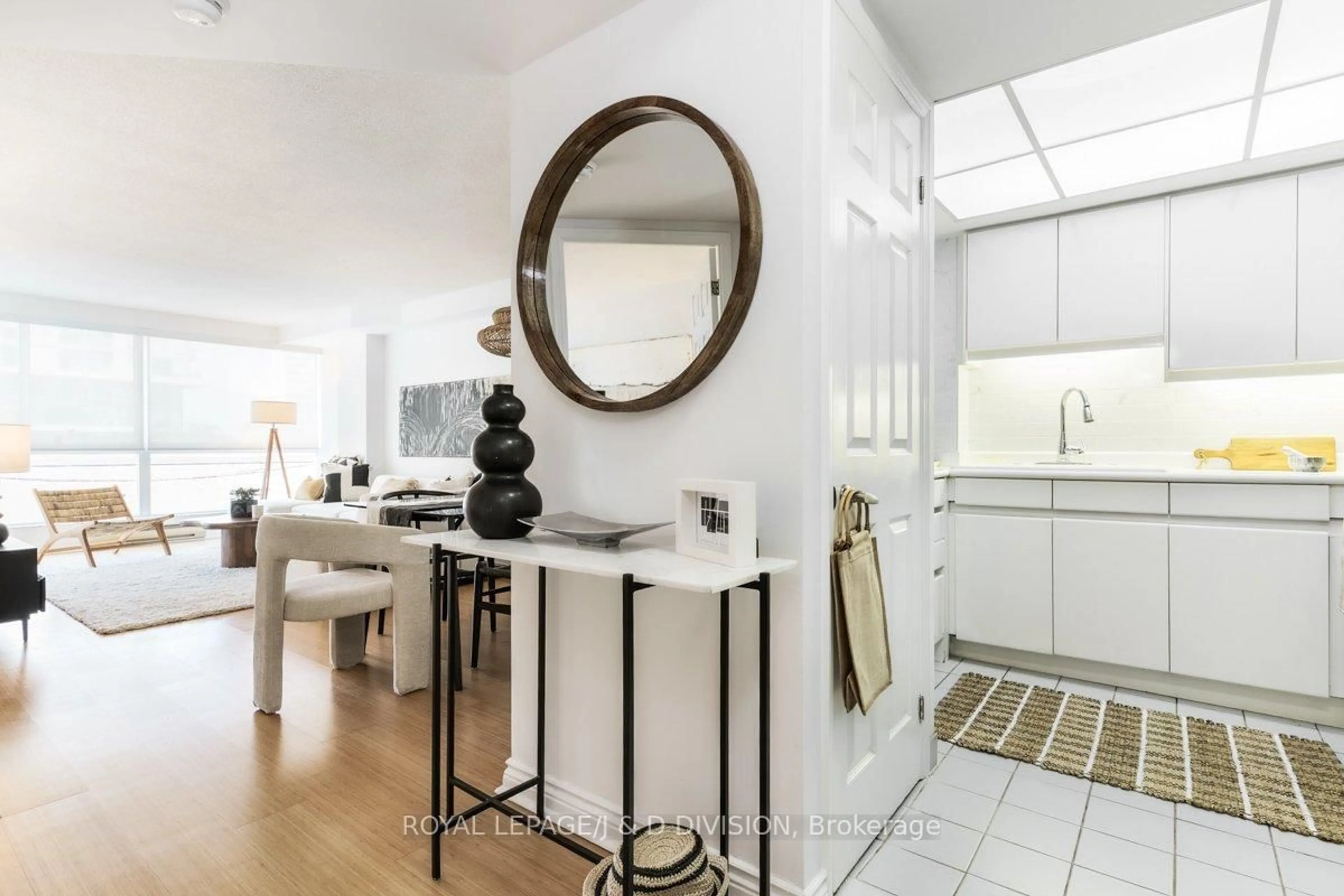 Indoor entryway for 7 Broadway Ave #507, Toronto Ontario M4P 3C5