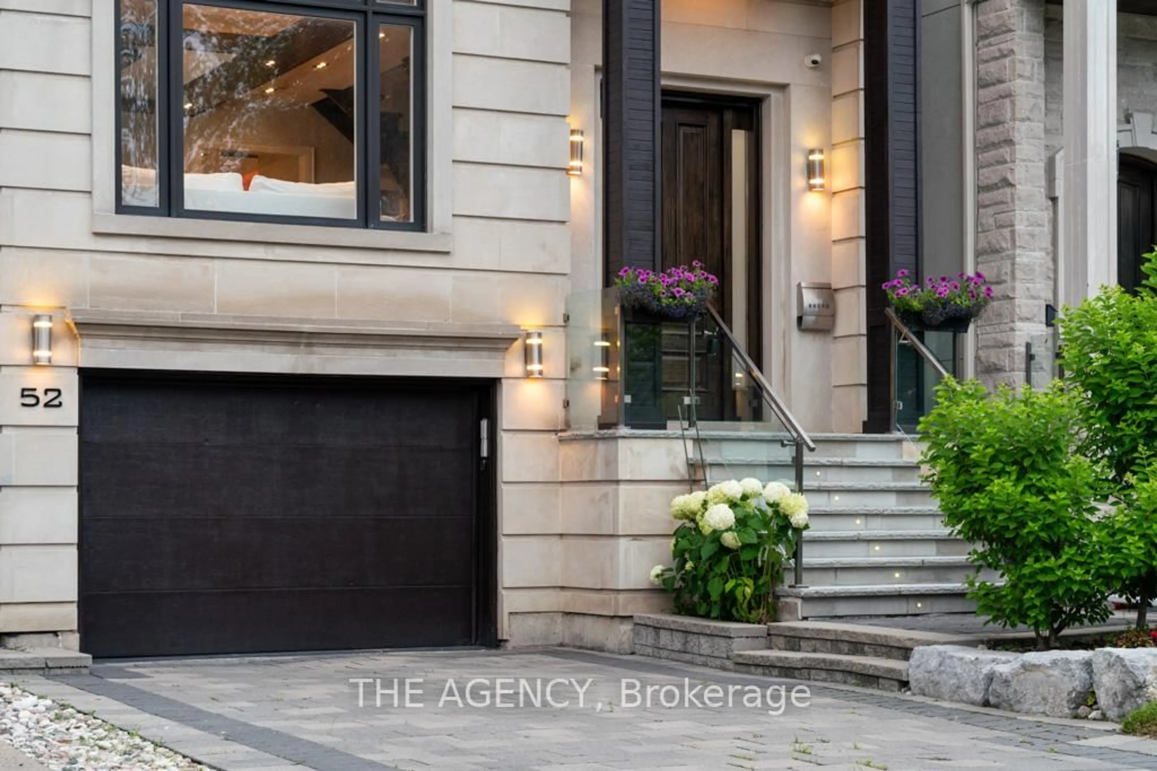 Indoor entryway for 52 Carmichael Ave, Toronto Ontario M5M 2W7