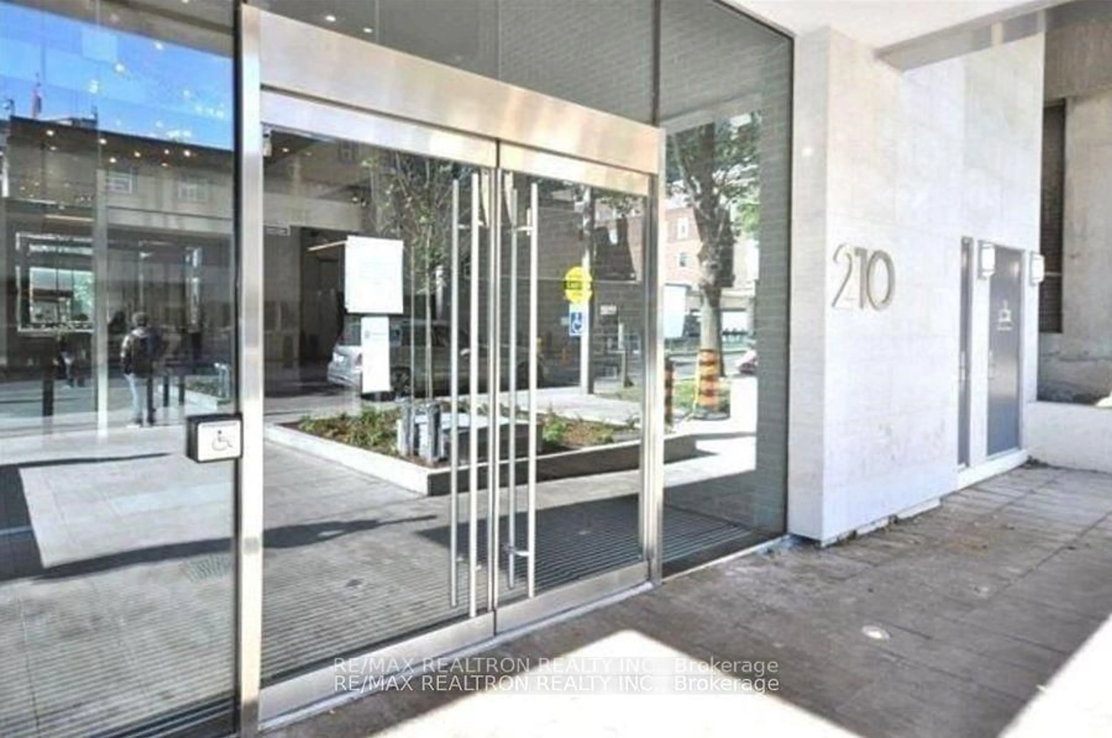 Indoor foyer for 210 Simcoe St #1604, Toronto Ontario M5T 0A9