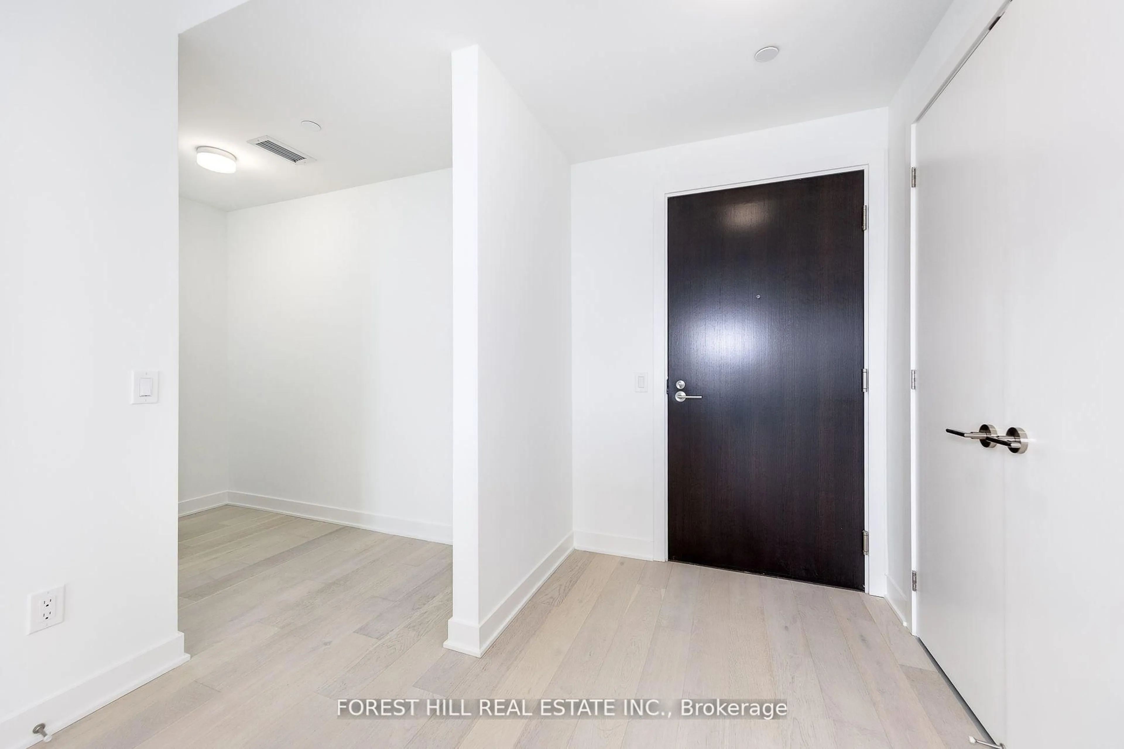 Indoor entryway for 11 Yorkville Ave #3703, Toronto Ontario M4W 1L2