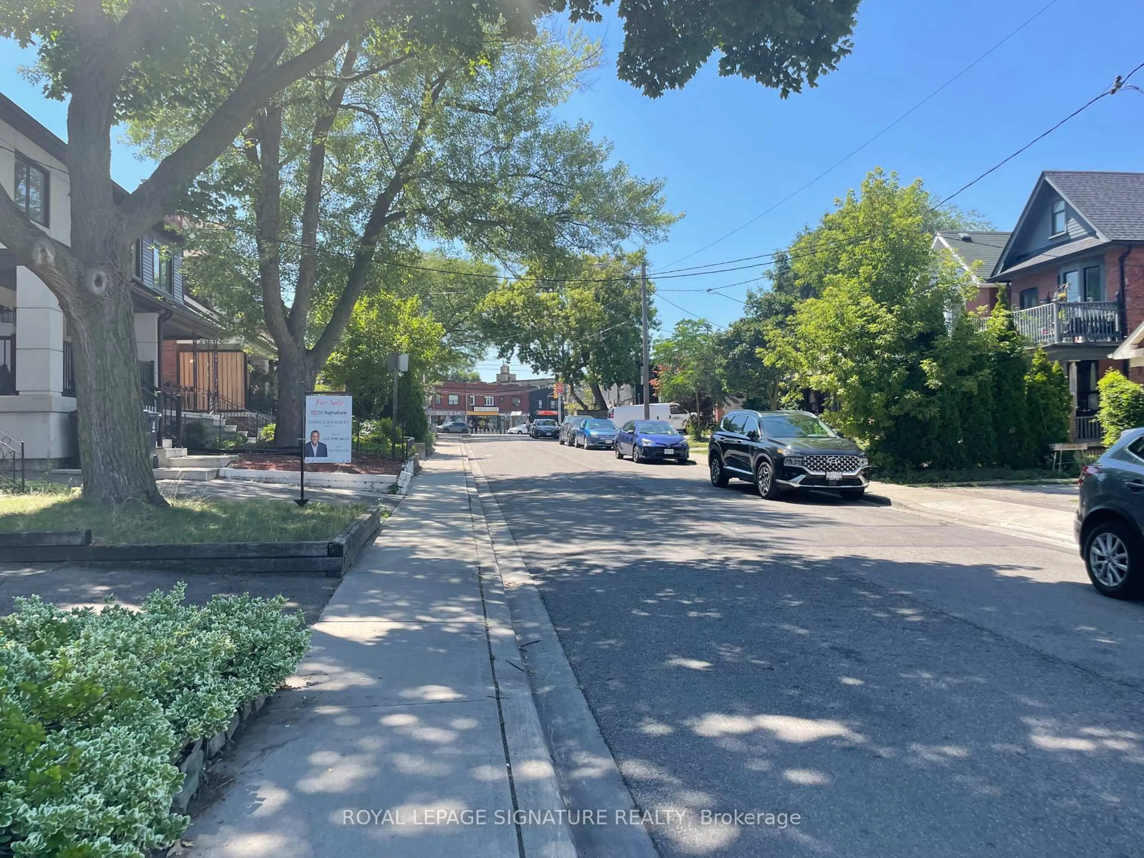 A pic from outside/outdoor area/front of a property/back of a property/a pic from drone, street for 61 Belvidere Ave, Toronto Ontario M6C 1P8
