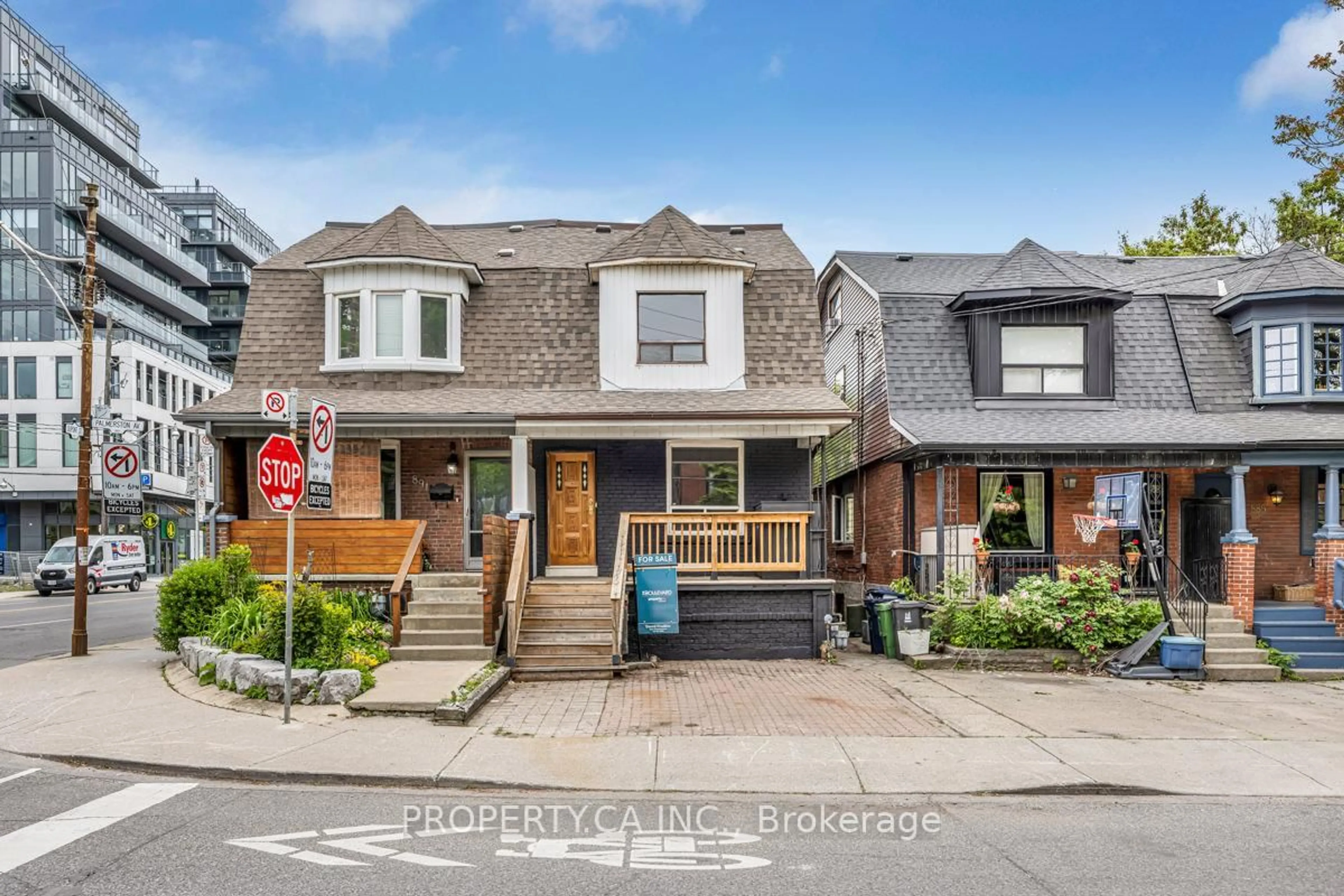 Home with brick exterior material, street for 889 Palmerston Ave, Toronto Ontario M6G 2S3