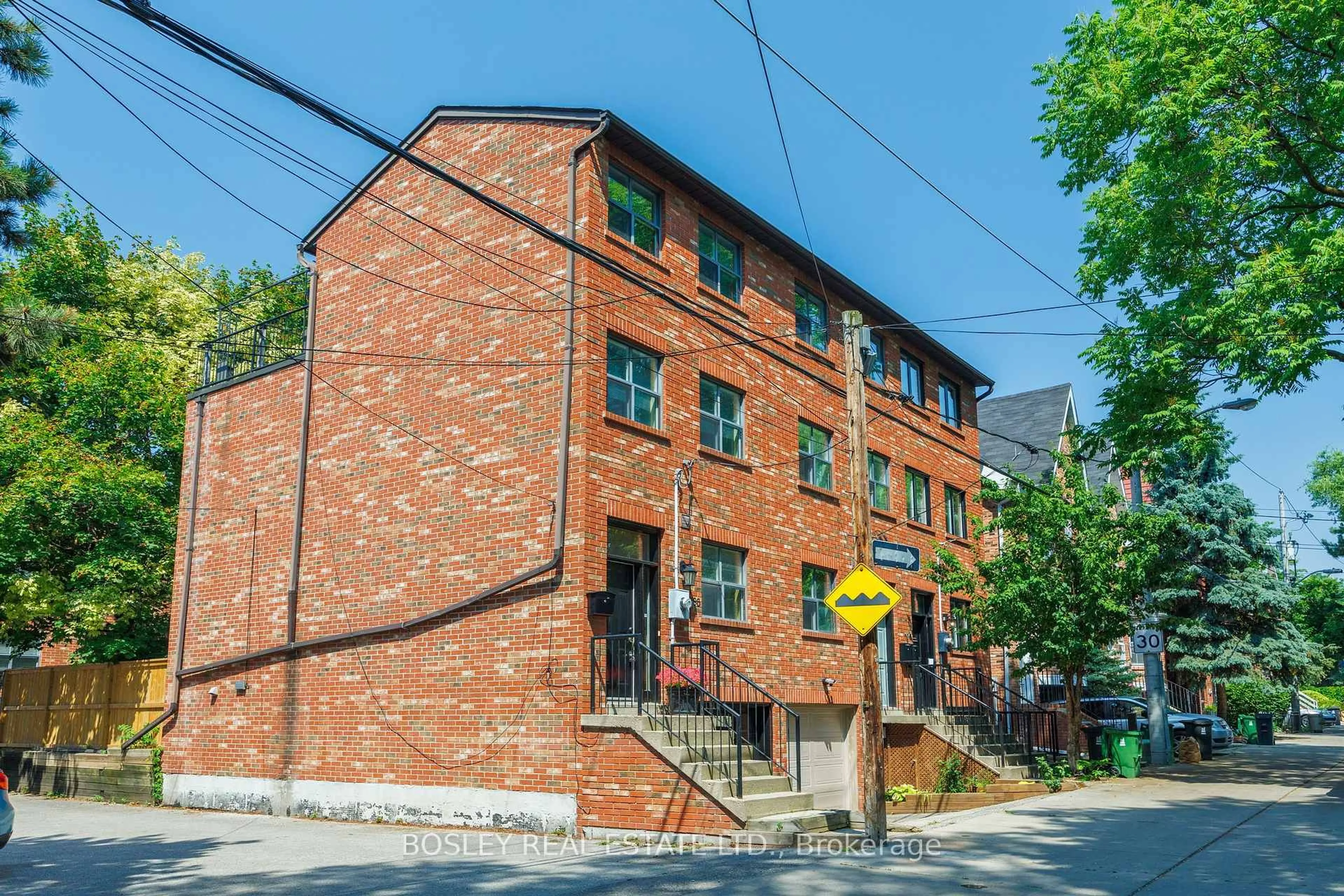 Home with brick exterior material, street for 186 Milan St, Toronto Ontario M5A 3Z6