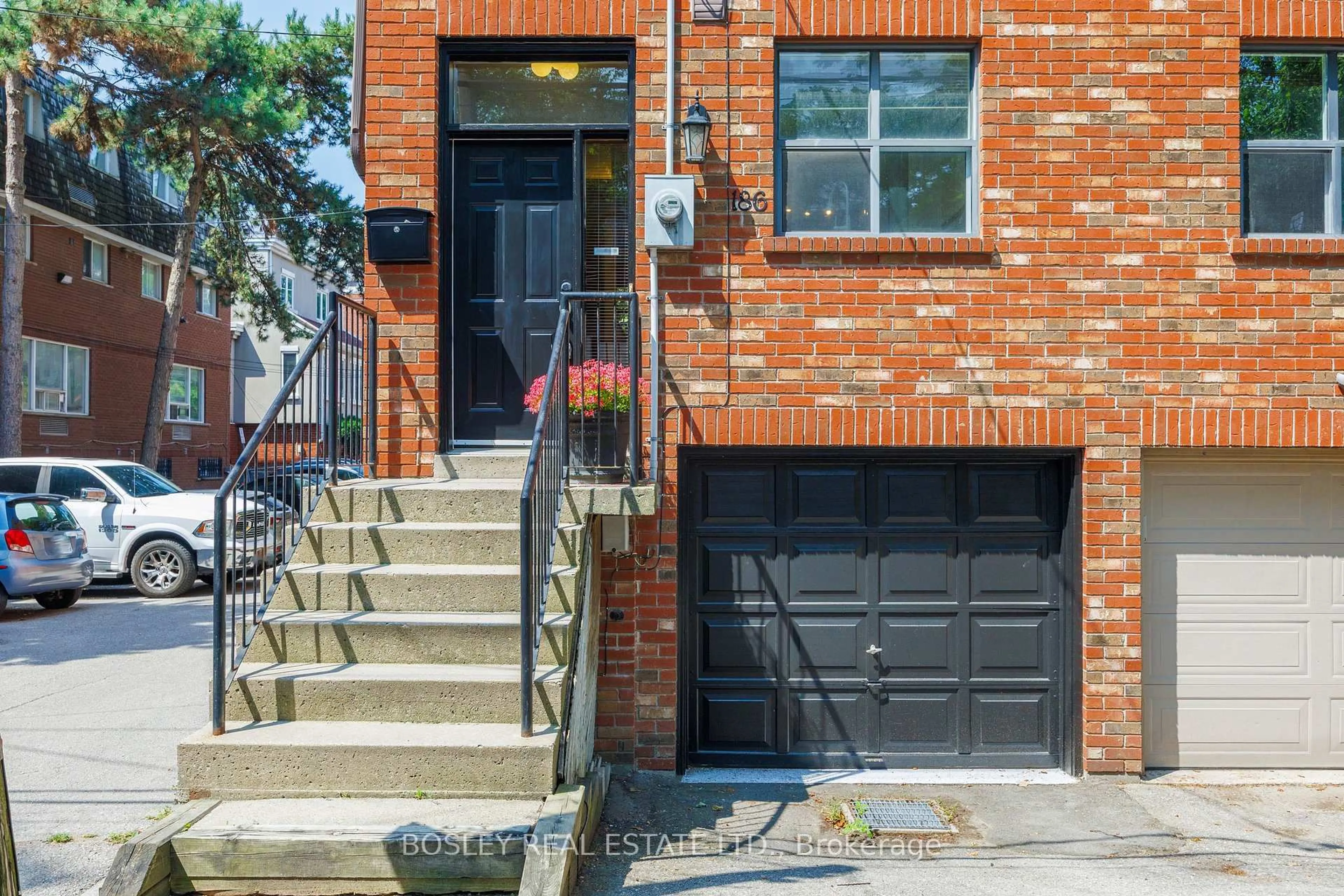 Home with brick exterior material, street for 186 Milan St, Toronto Ontario M5A 3Z6
