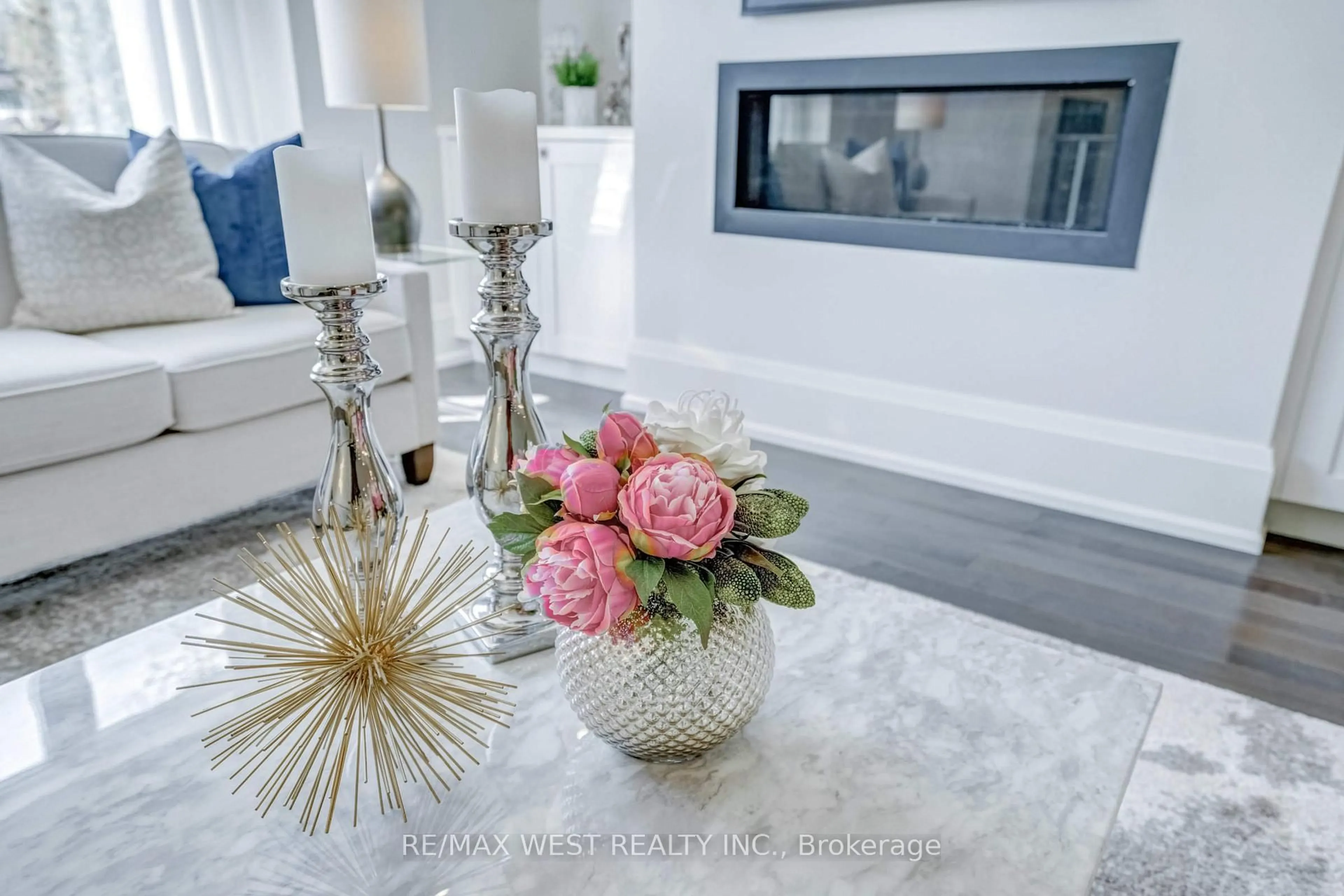 Living room with furniture, unknown for 352B Lawrence Ave, Toronto Ontario M5M 1B7