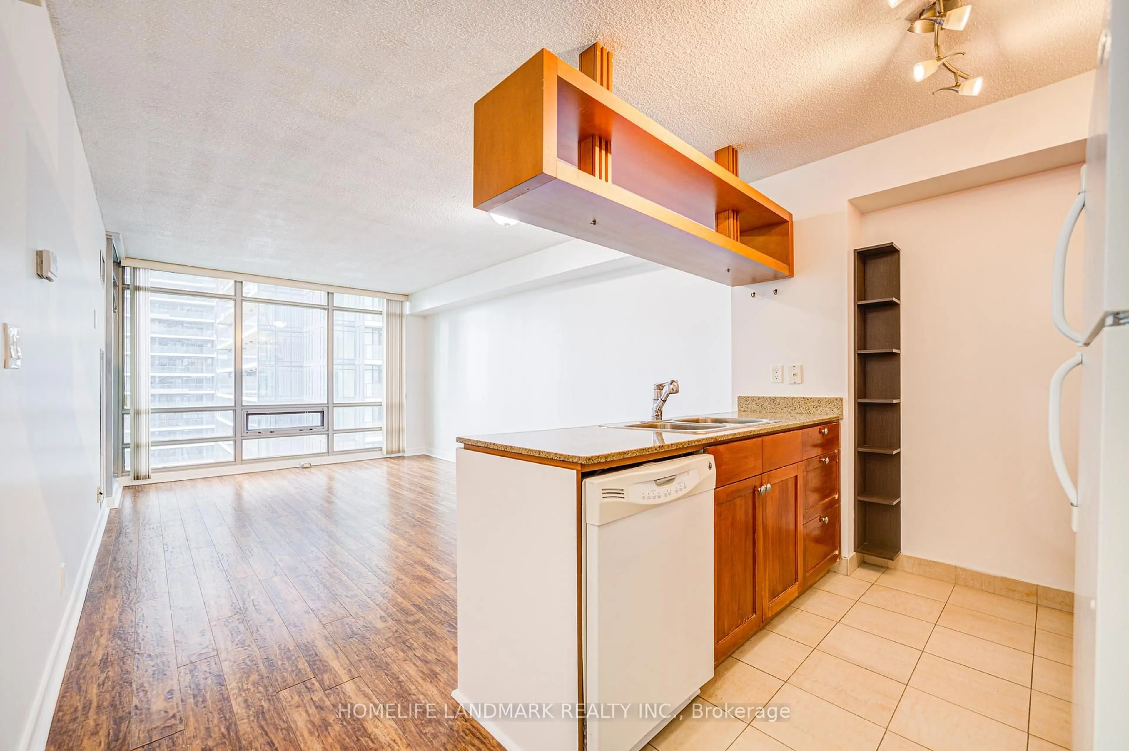 Standard kitchen, wood/laminate floor for 81 Navy Wharf Crt #2807, Toronto Ontario M5V 3S2