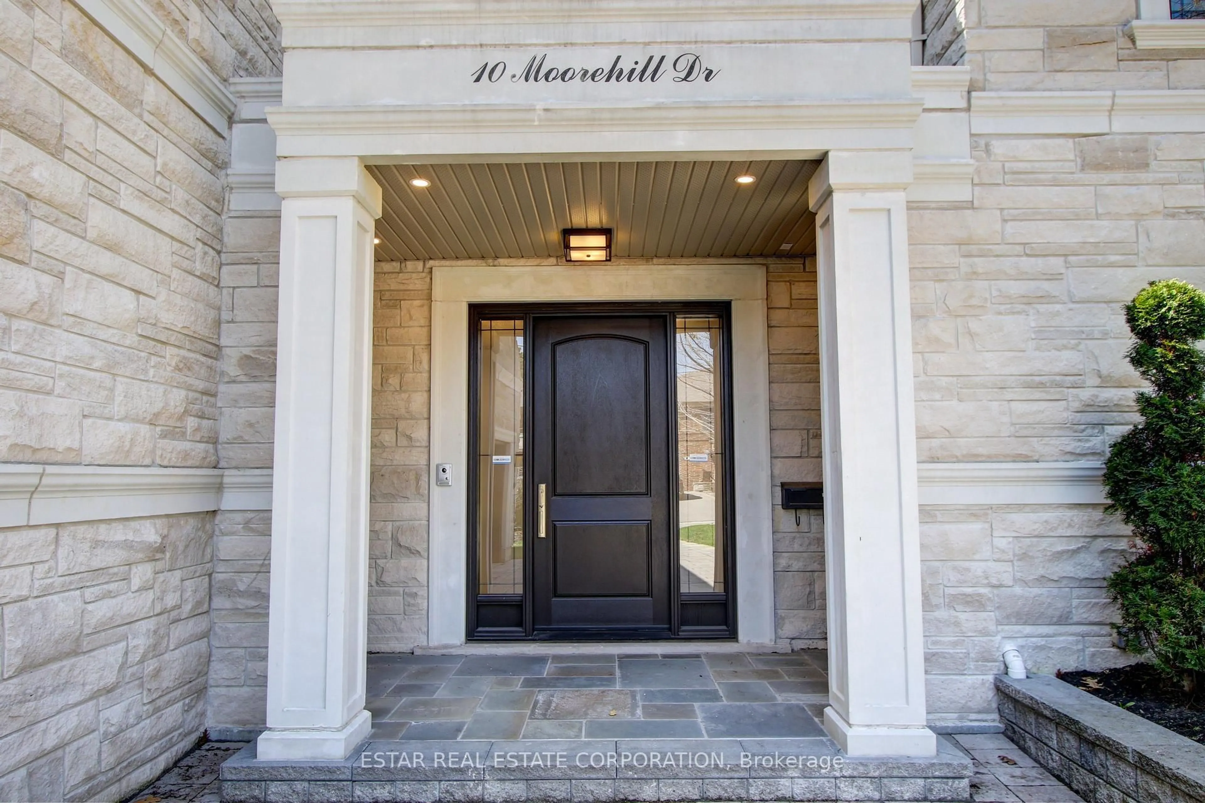Indoor foyer for 10 Moorehill Dr, Toronto Ontario M4G 1A1