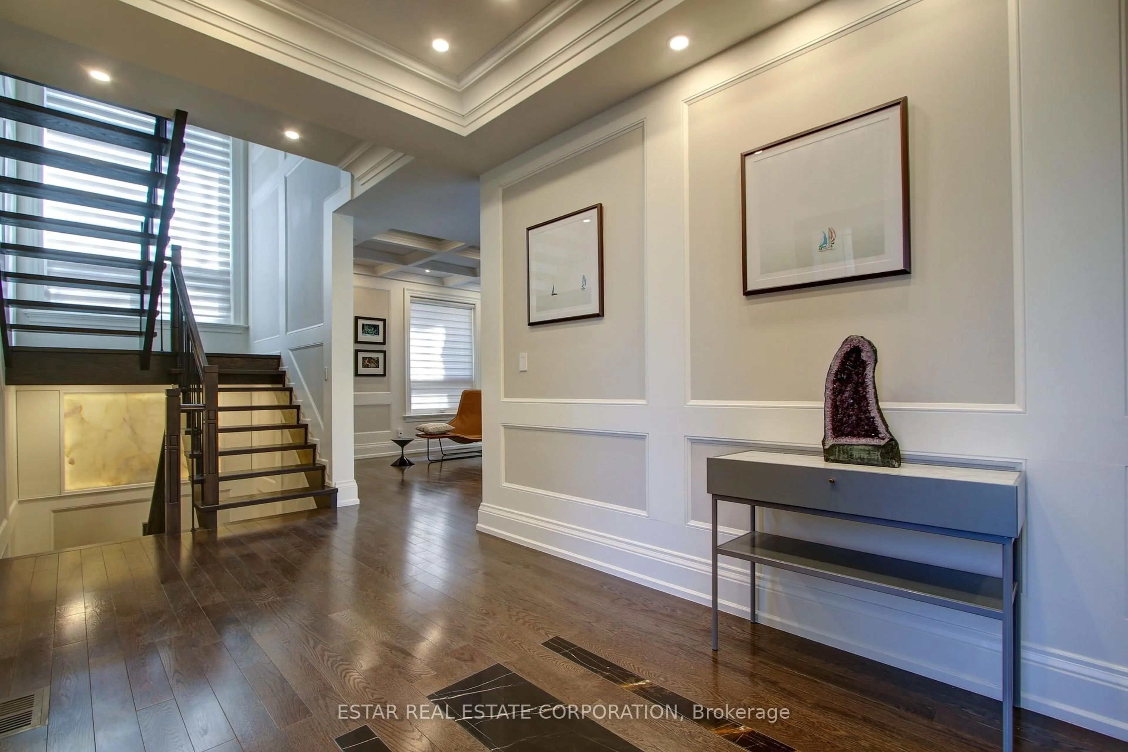 Indoor entryway for 10 Moorehill Dr, Toronto Ontario M4G 1A1