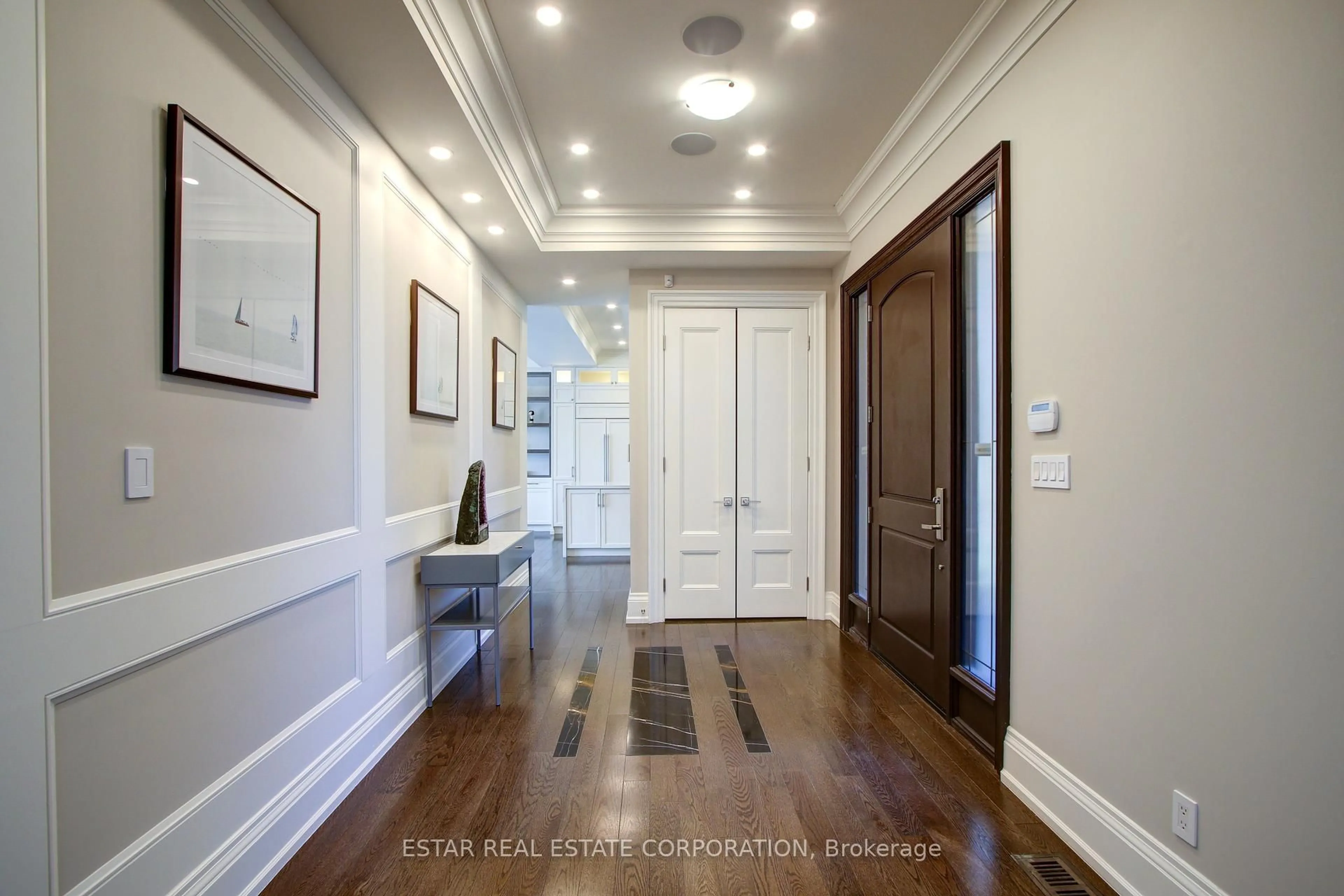 Indoor entryway for 10 Moorehill Dr, Toronto Ontario M4G 1A1