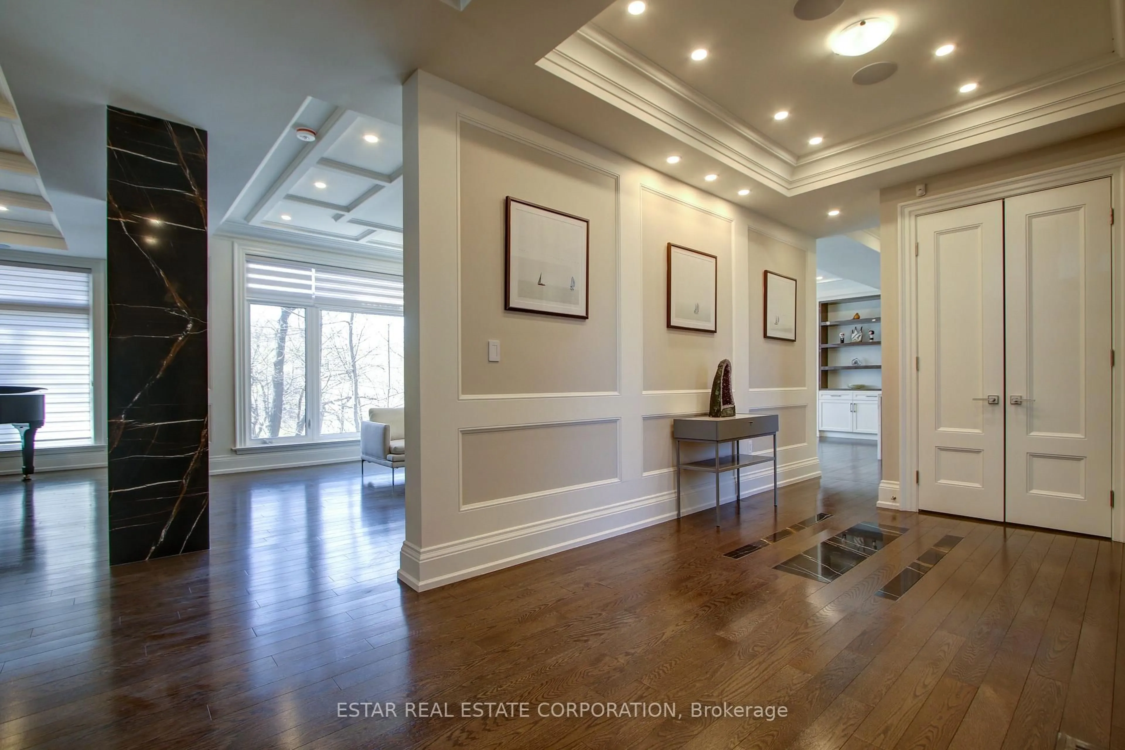 Indoor entryway for 10 Moorehill Dr, Toronto Ontario M4G 1A1